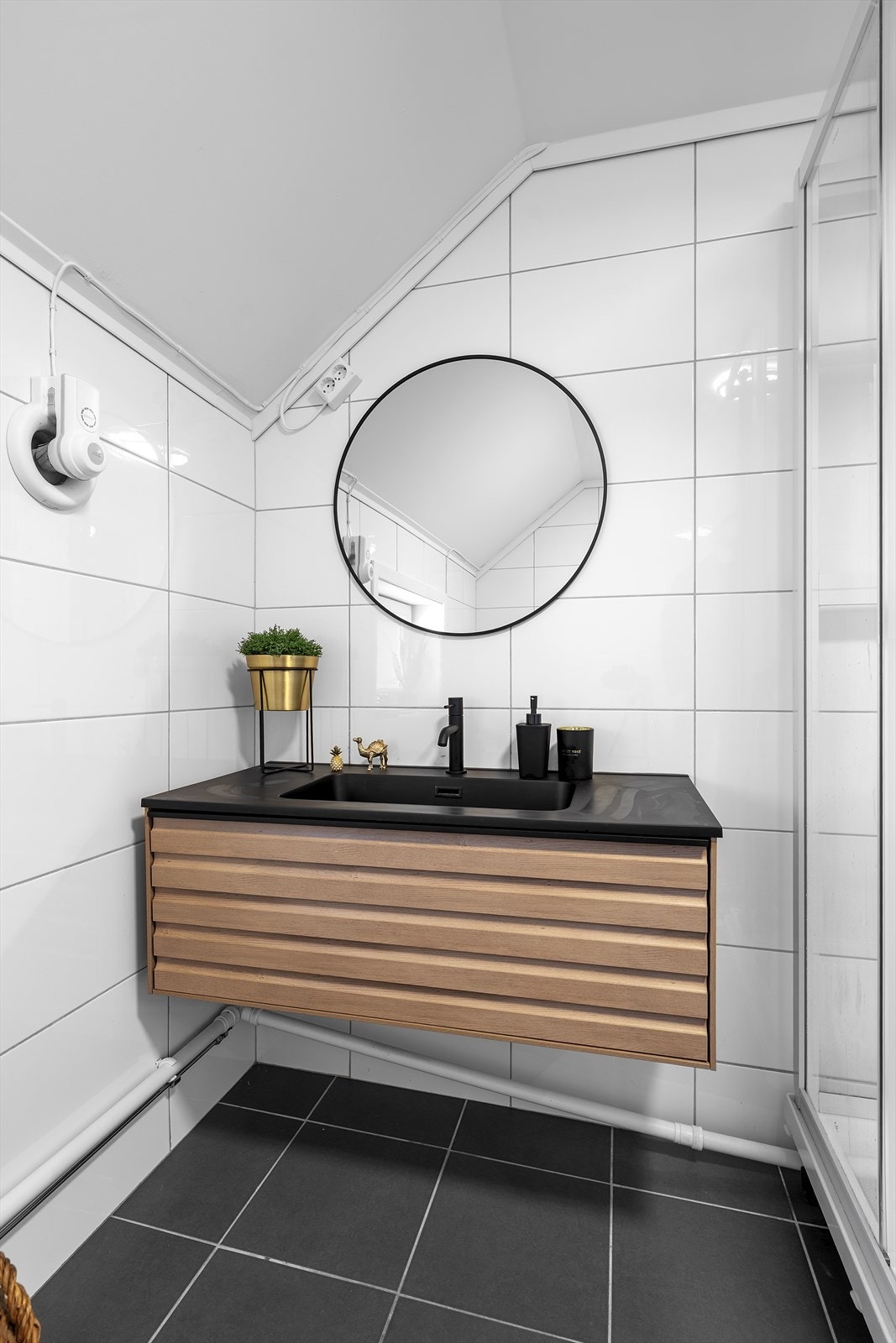 Det er opplegg for vaskemaskin på badet Galleribilde