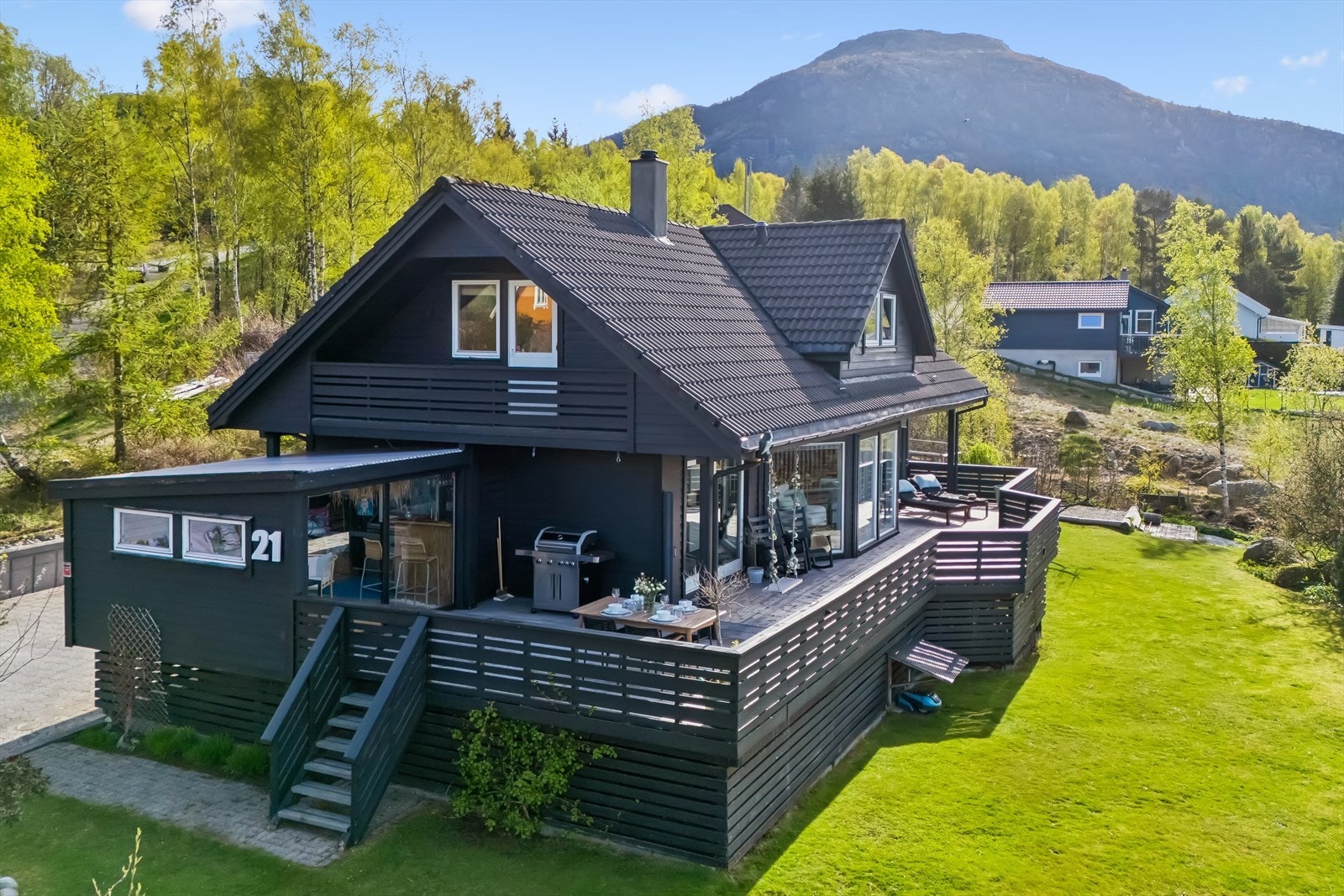 Boligens store tomt gir deg mange muligheter. Galleribilde