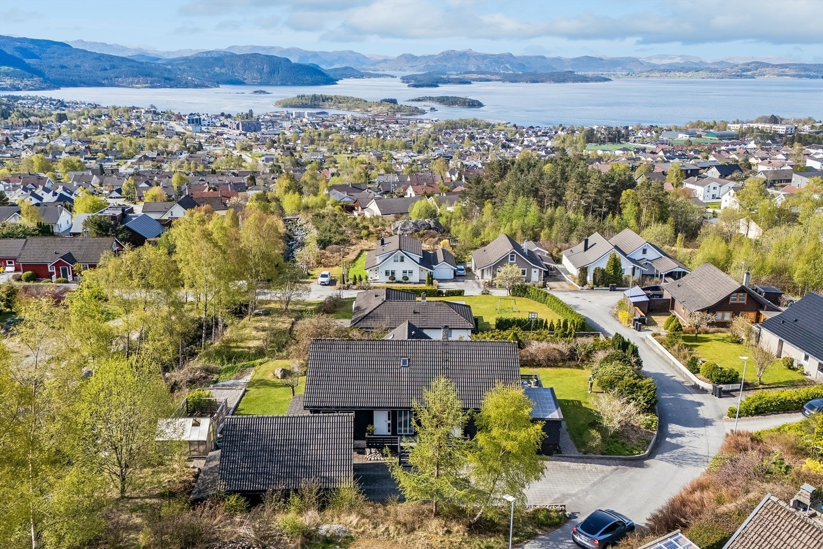 Velkommen til Klovsteinsvegen 21! - En stor enebolig i blindvei med fjordutsikt! Galleribilde