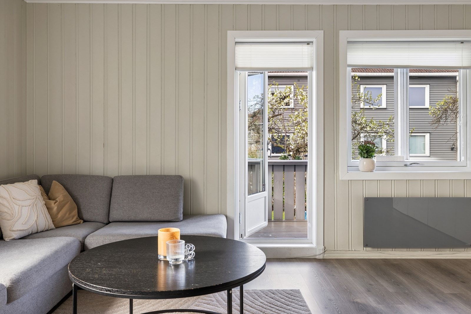 Adkomst fra stue til veranda. Galleribilde