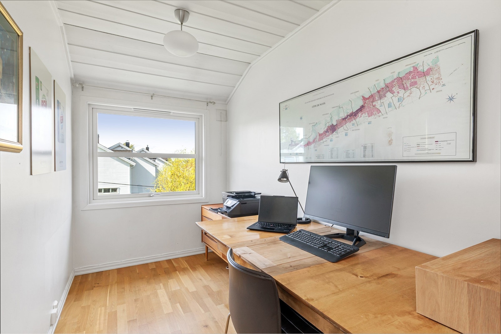 Det tredje soverommet er i dag innredet som et kontor, men kan også fint benyttes som et ekstra barnerom Galleribilde