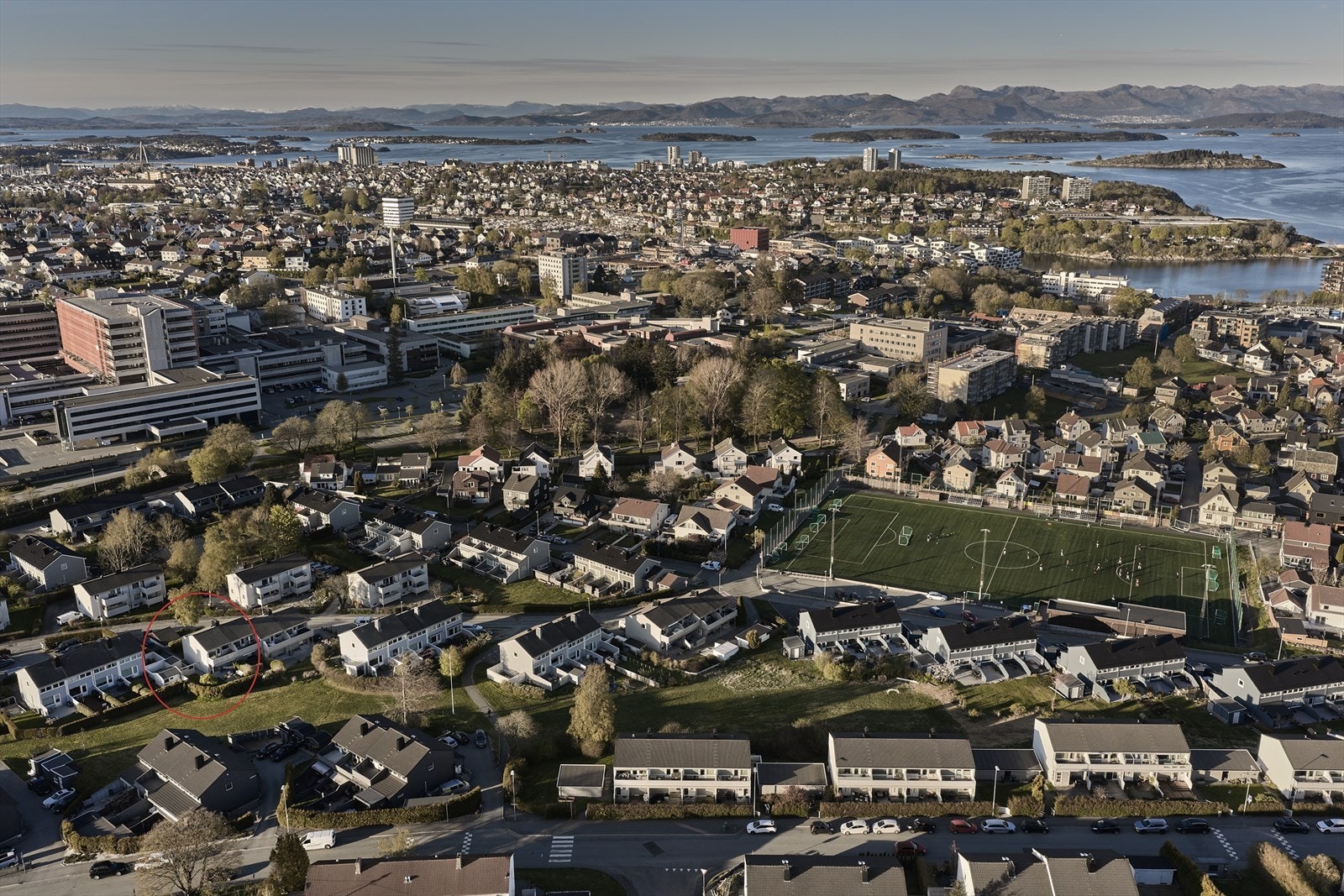 Jarlabanen fotballbane ligger like i nærheten, et flott tilbud for de sportsinteresserte. Galleribilde