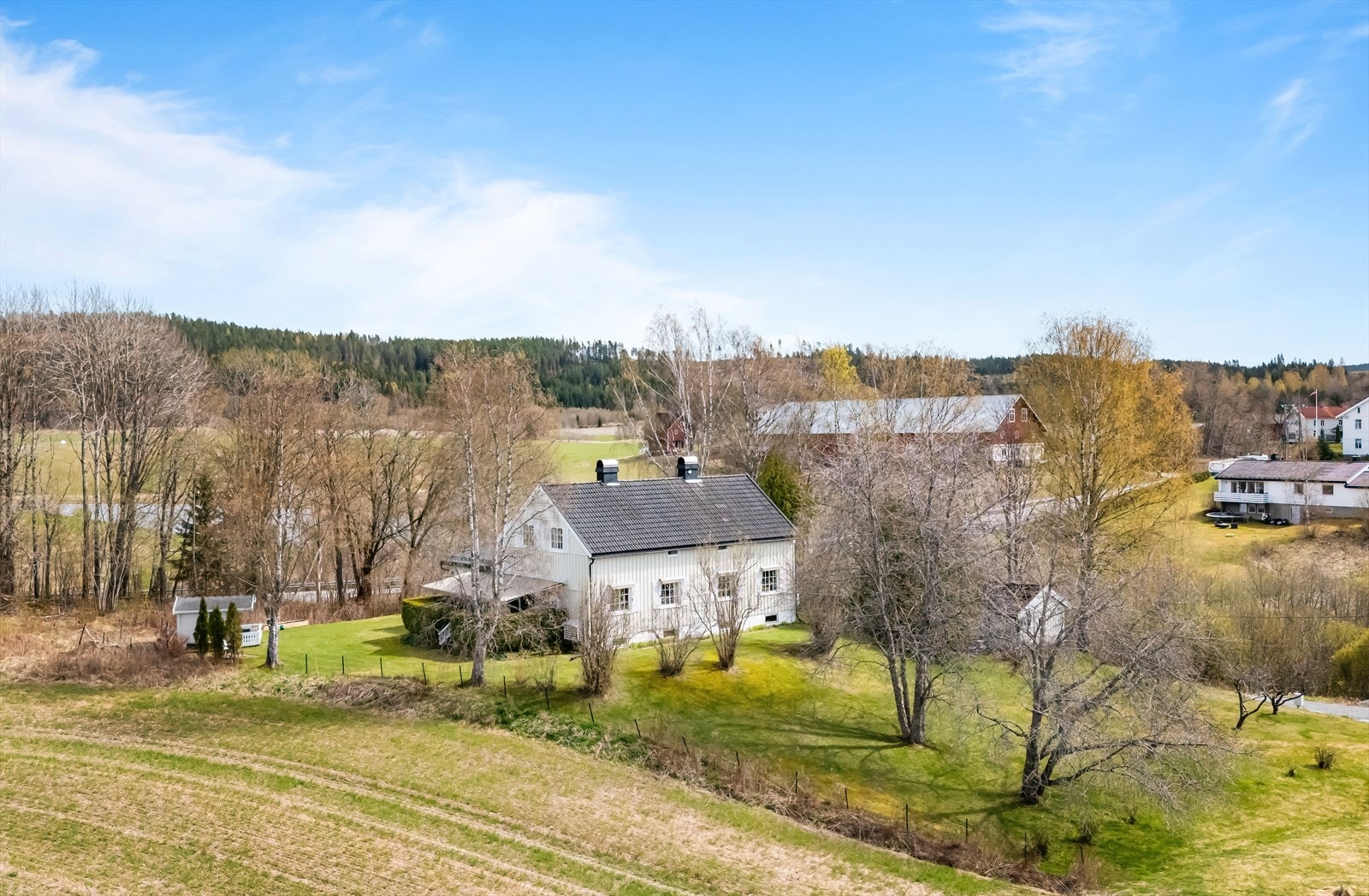 Her bor du med umiddelbar nærhet til fine turmuligheter i skog og mark. Galleribilde