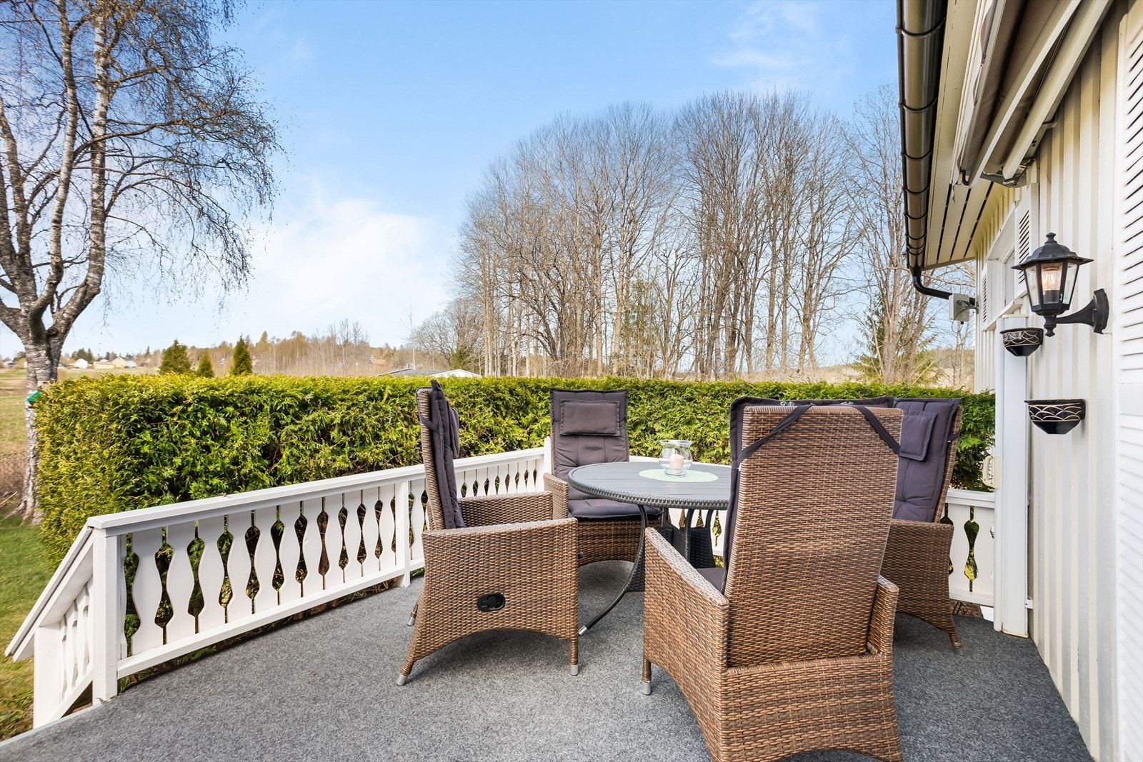 Terrassene har god plass til både sittegruppe og spisebord. Galleribilde