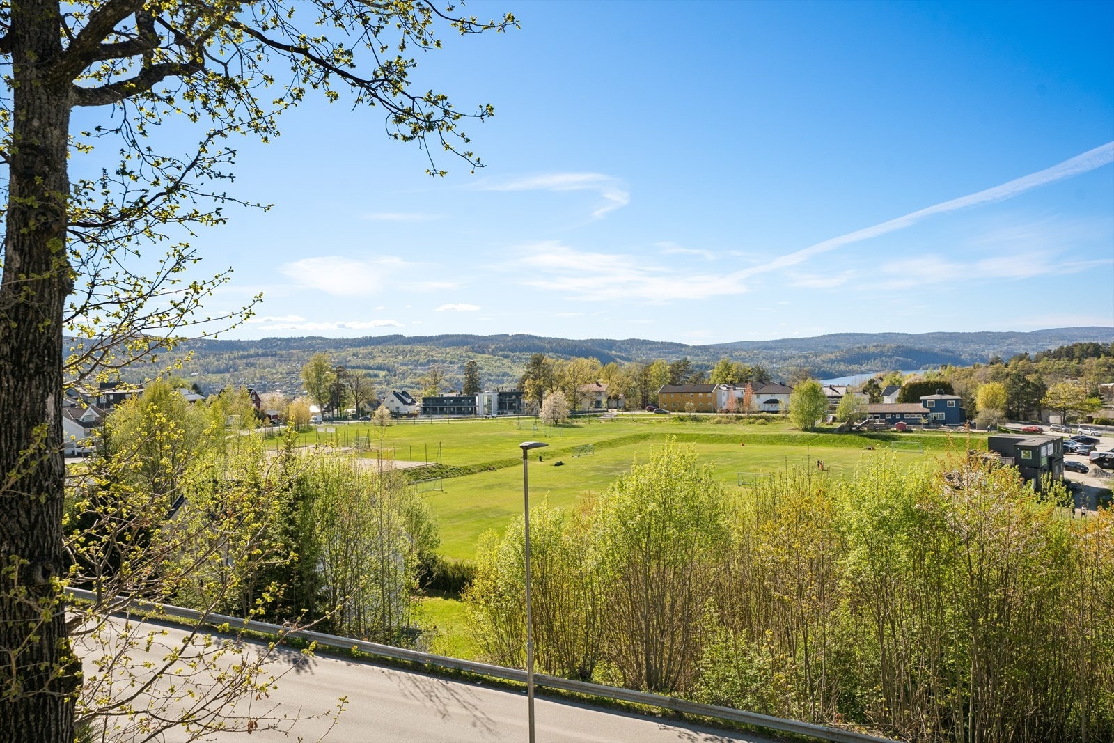 Eiendommen ligger sentralt i Drøbak, med kort vei til servicetilbud og turområder. Galleribilde