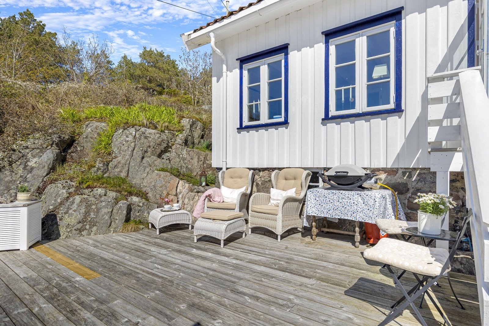 God plass til sittegrupper, grill, lamgbord m.m. Galleribilde