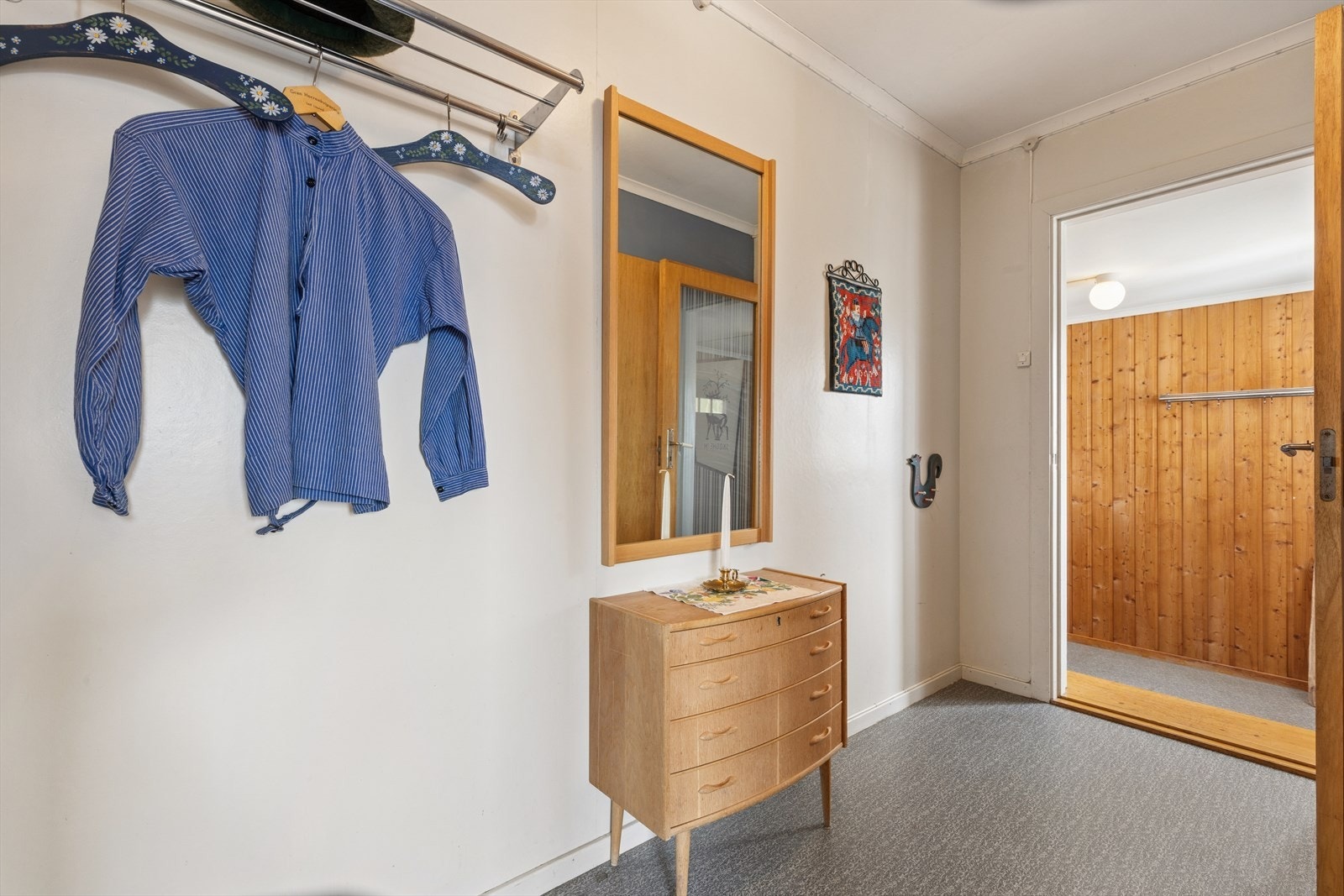 Gang med plass til sko og yttertøy. Galleribilde