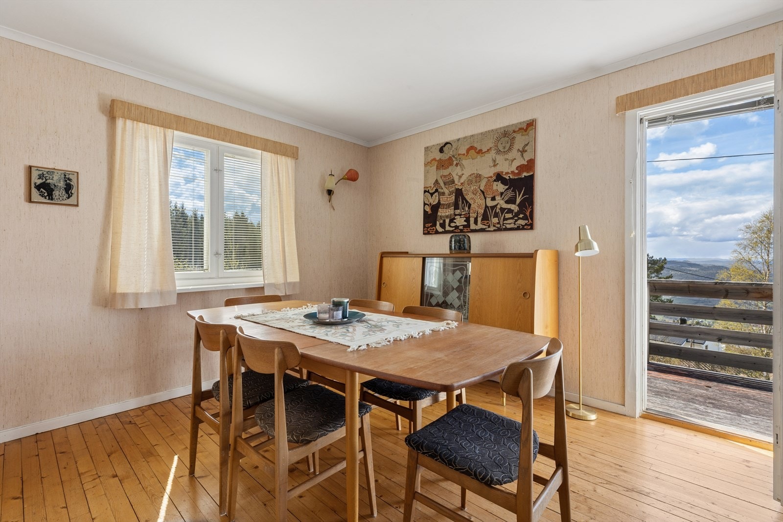 Direkte utgang til veranda fra stuen. Galleribilde