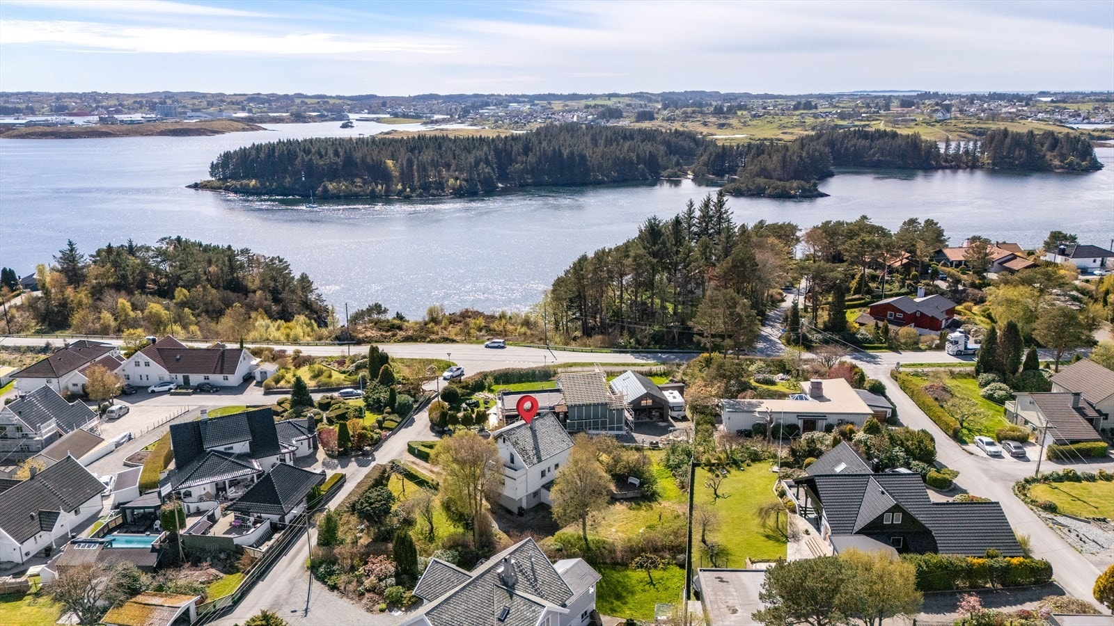 Kiwi Vormedal og bussholdeplass ligger kun en kort spasertur unna. Galleribilde