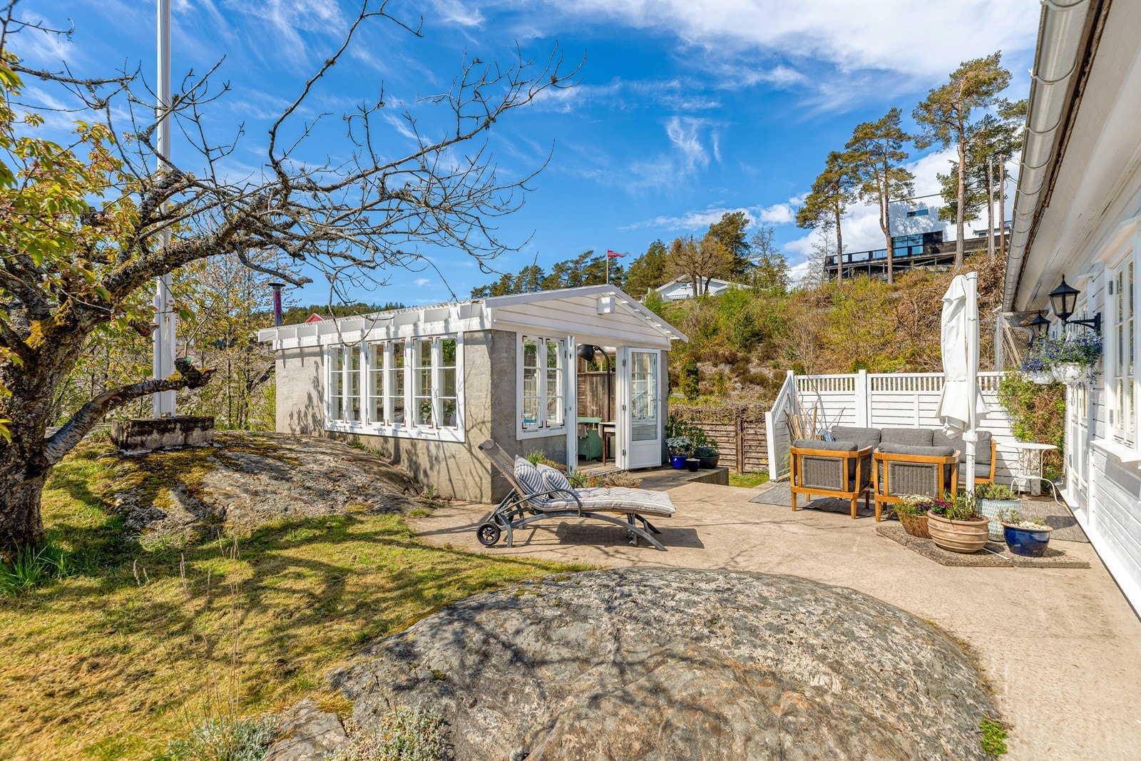 Flott utomhus i sjarmerende hagedel Galleribilde