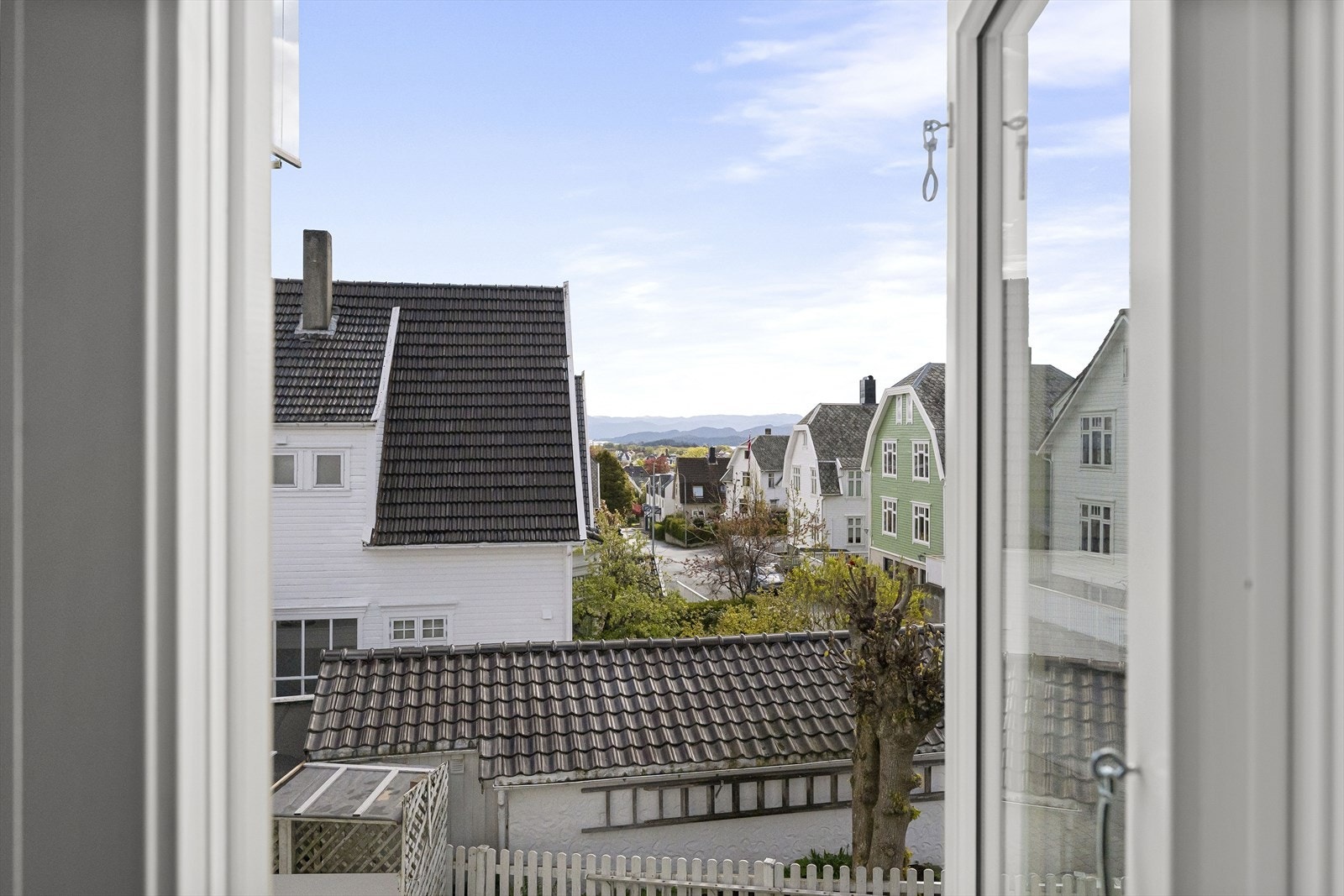 Utsikt fra et av vinduene i boligen. Galleribilde