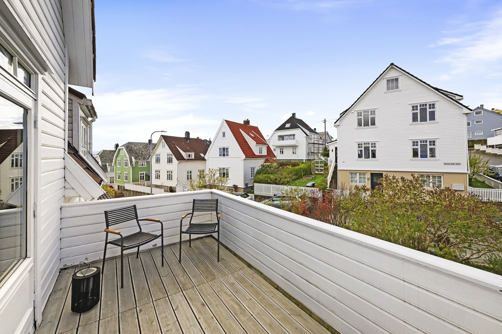 Fra den uinnredede andre etasjen er det utgang til balkong. Galleribilde