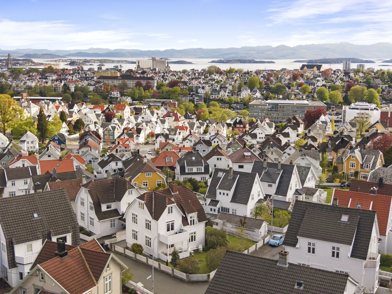 Utsikt over den karakteristiske trehusbebyggelsen i området. Galleribilde