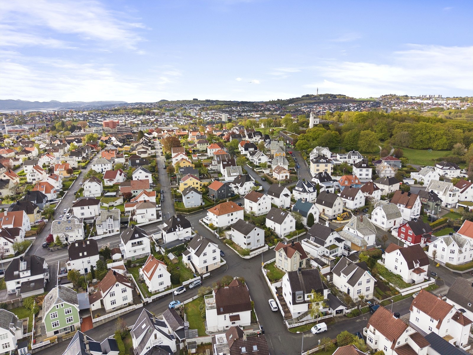Beliggenheten på Våland gir nærhet til både grøntområder og byens fasiliteter. Galleribilde