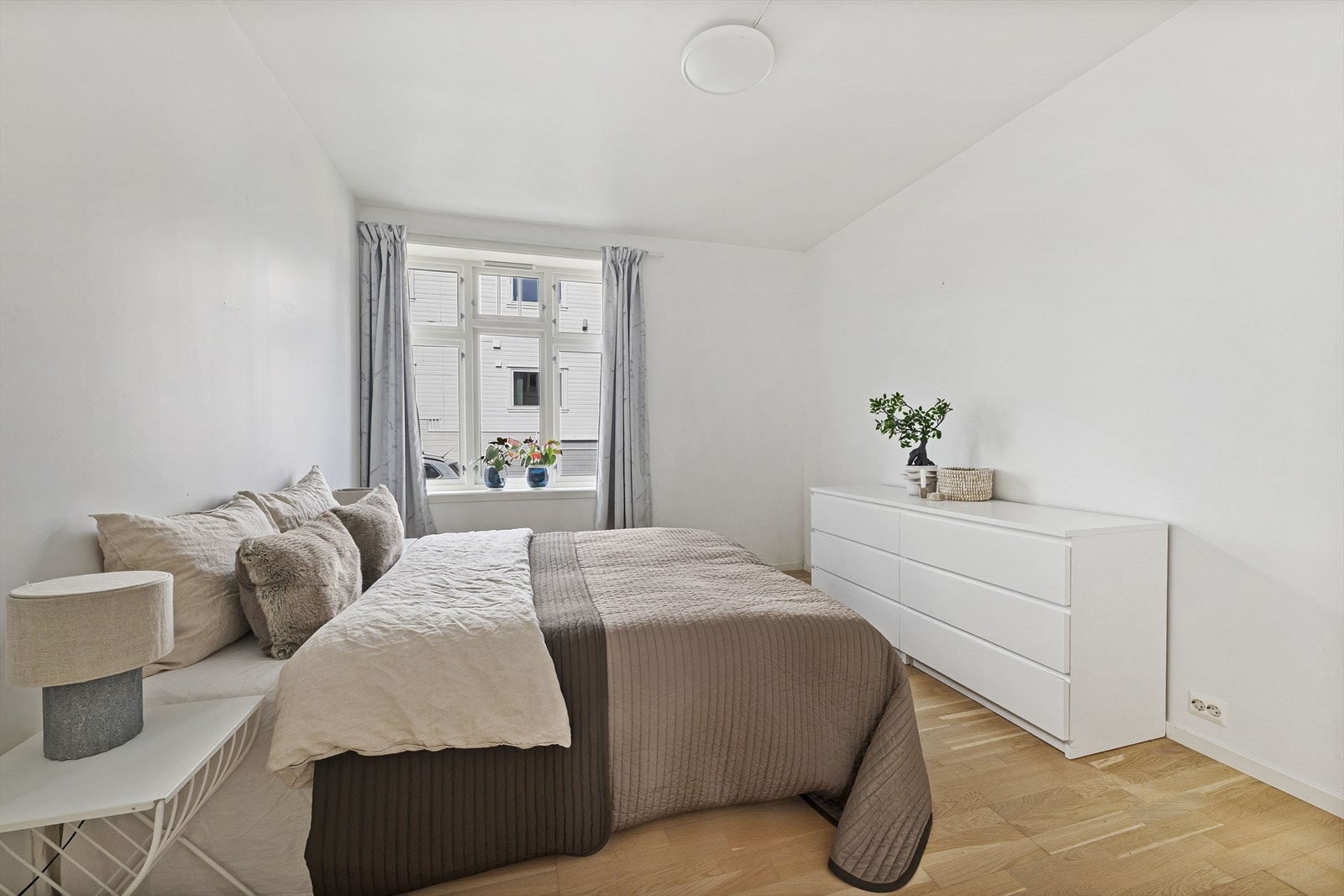 Det ene av to soverom Galleribilde