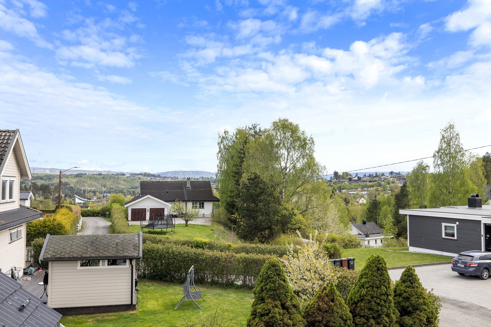 Takterrassen gir fine oppholdssoner med utsyn over nærområdet. Galleribilde