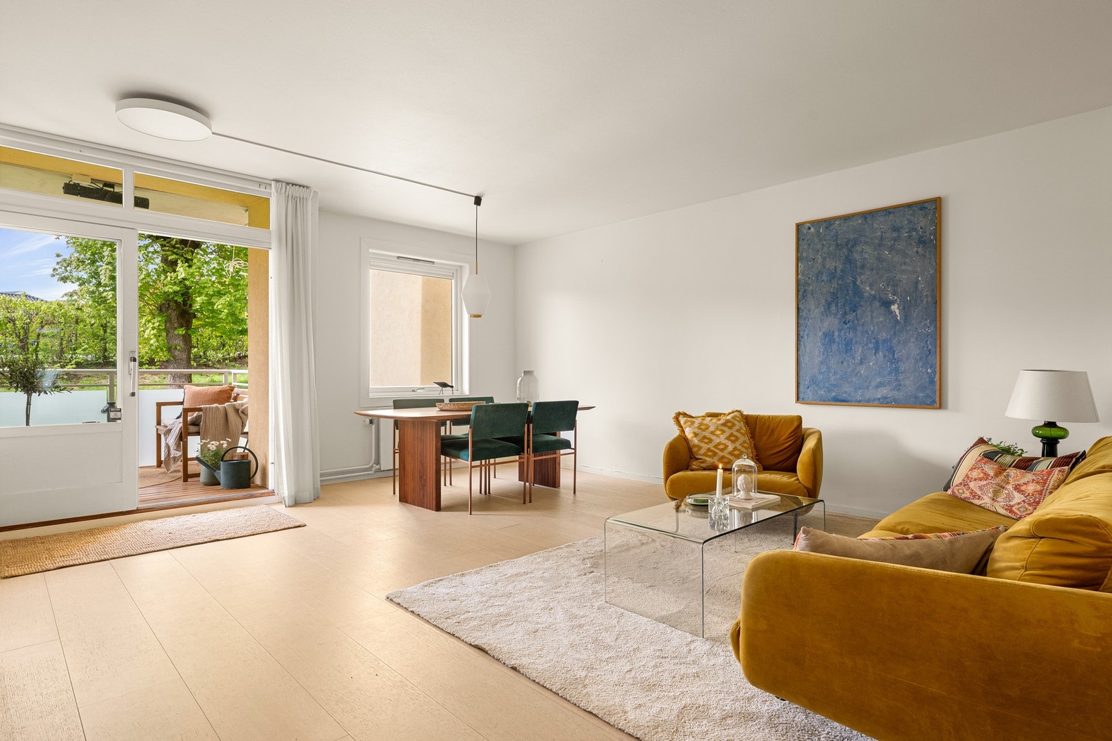 Fra stuen er det utgang til romslig balkong på 8m2. Galleribilde