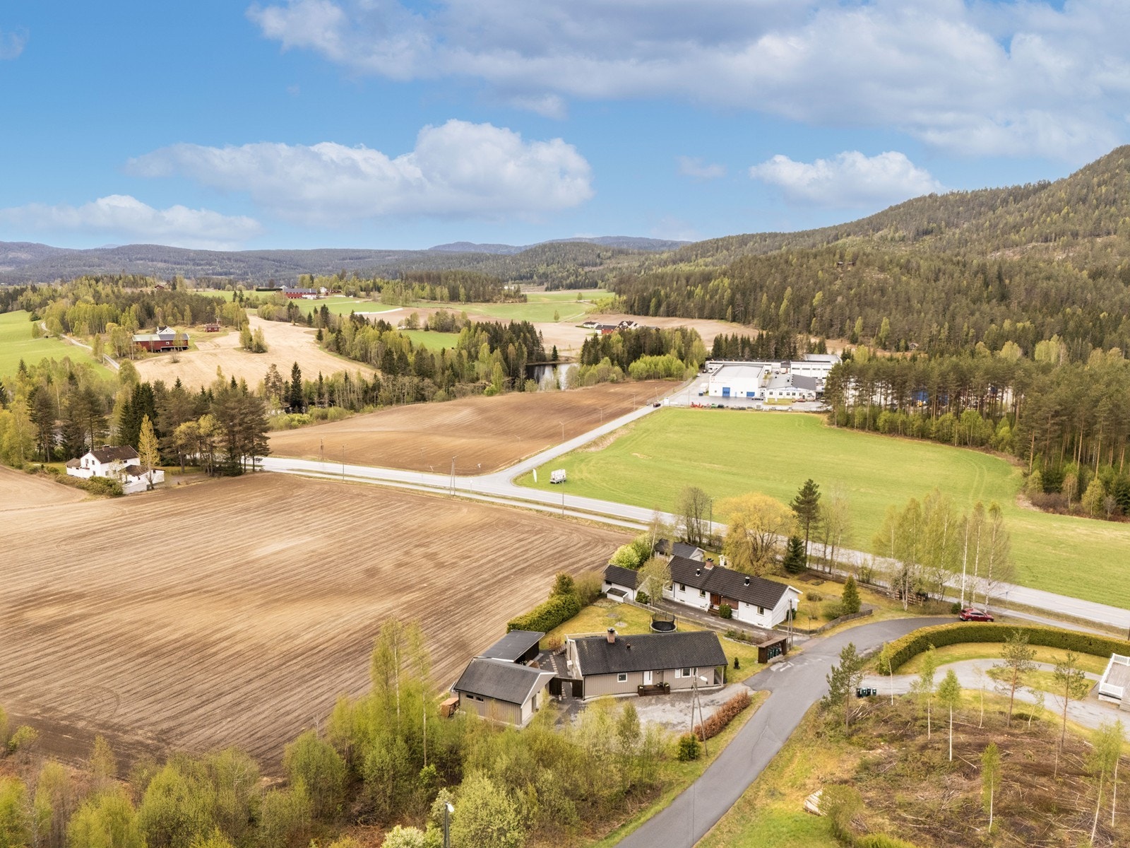 Beliggenhet i Sigdal kommune, med nærhet til natur og friområder. Galleribilde