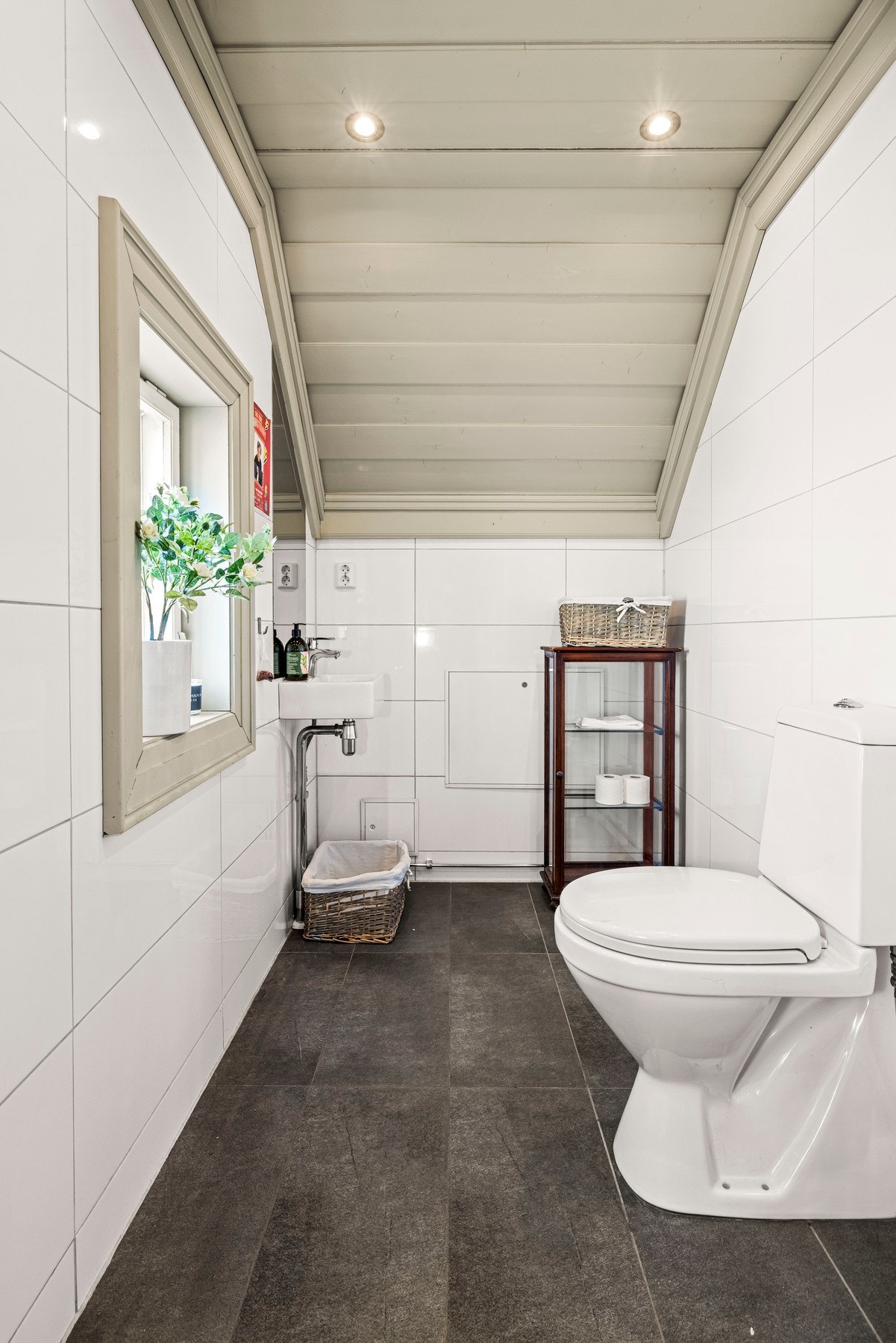 Separat wc i 1.etasje i hovedhuset, Galleribilde