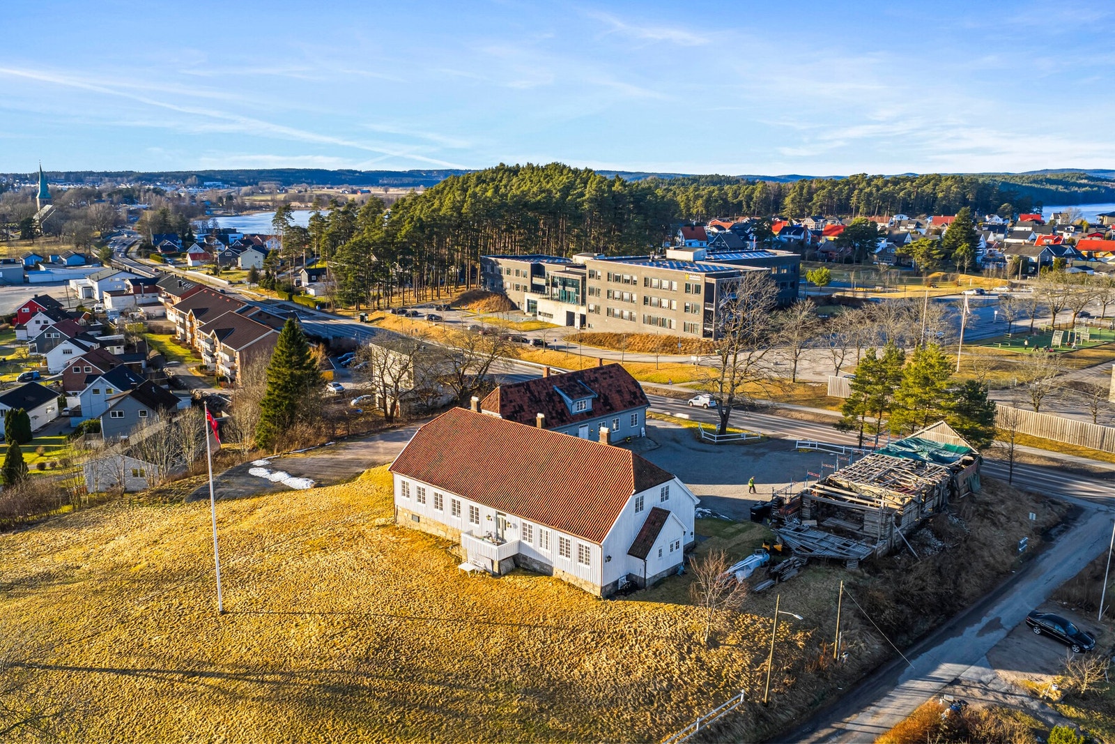 I dag benyttes Tune Prestegård til en rekke arrangementer, blant annet bryllup, dåp, konfirmasjoner, kurs, konferanser og konserter - alt i vakre, historiske omgivelser. Galleribilde