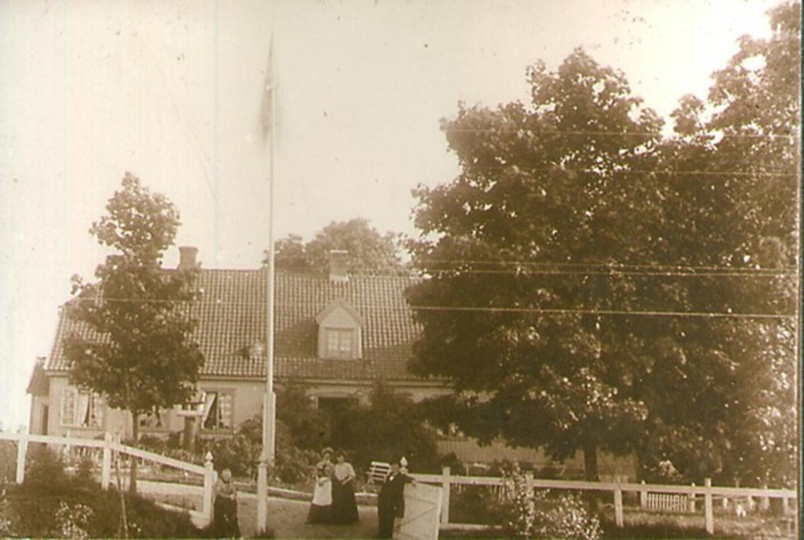 Historisk foto av Tune Prestegård. Galleribilde