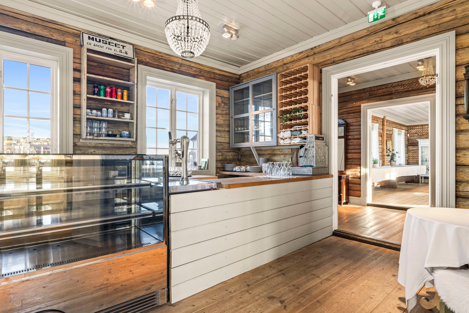 Det er mulig å kjøpe både hele og deler av selskapet Boglede Tune Prestegård org: 926 923 684. Selskapet er hjemmelshaver til eiendommen. Galleribilde