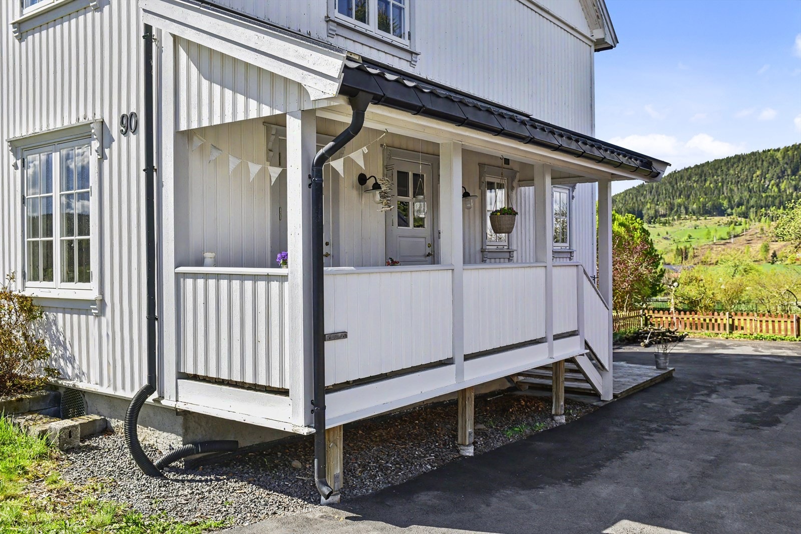 Overbygd inngangsparti mot nord på 11 m². Galleribilde