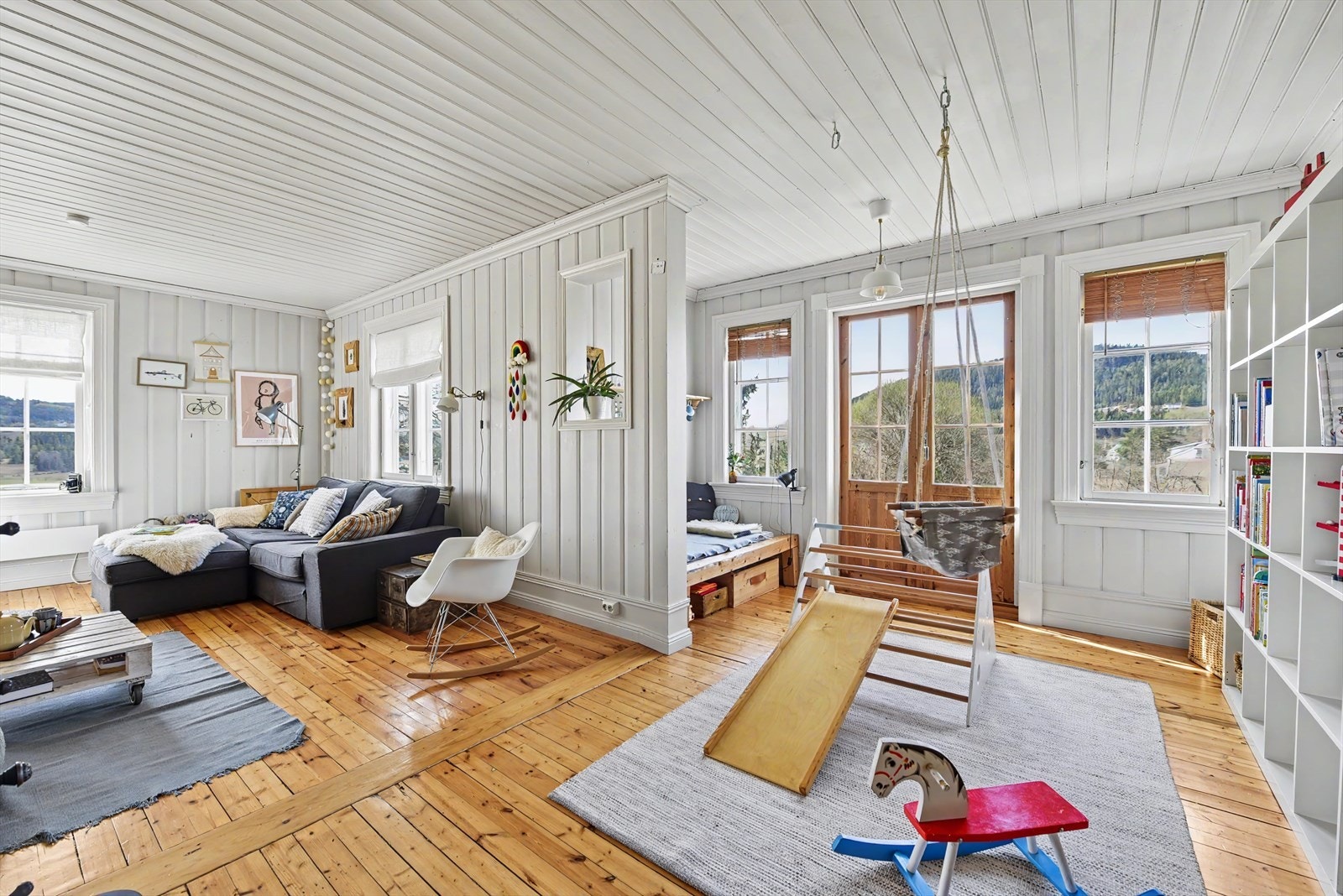 Fleksibel planløsning med soner for både lek og avslapning. Galleribilde