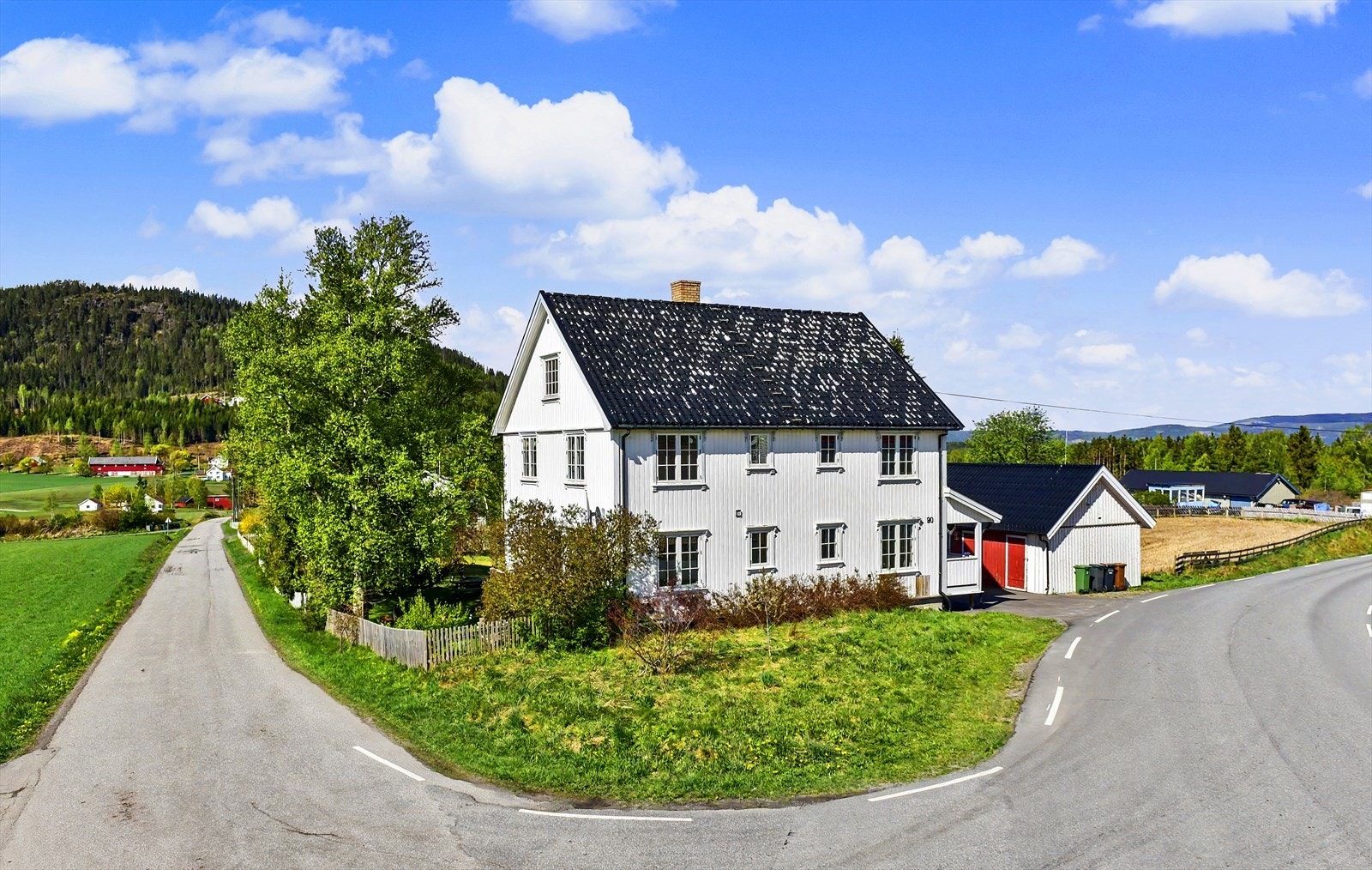 Eiendommen ligger i et rolig område med lite trafikk. Galleribilde
