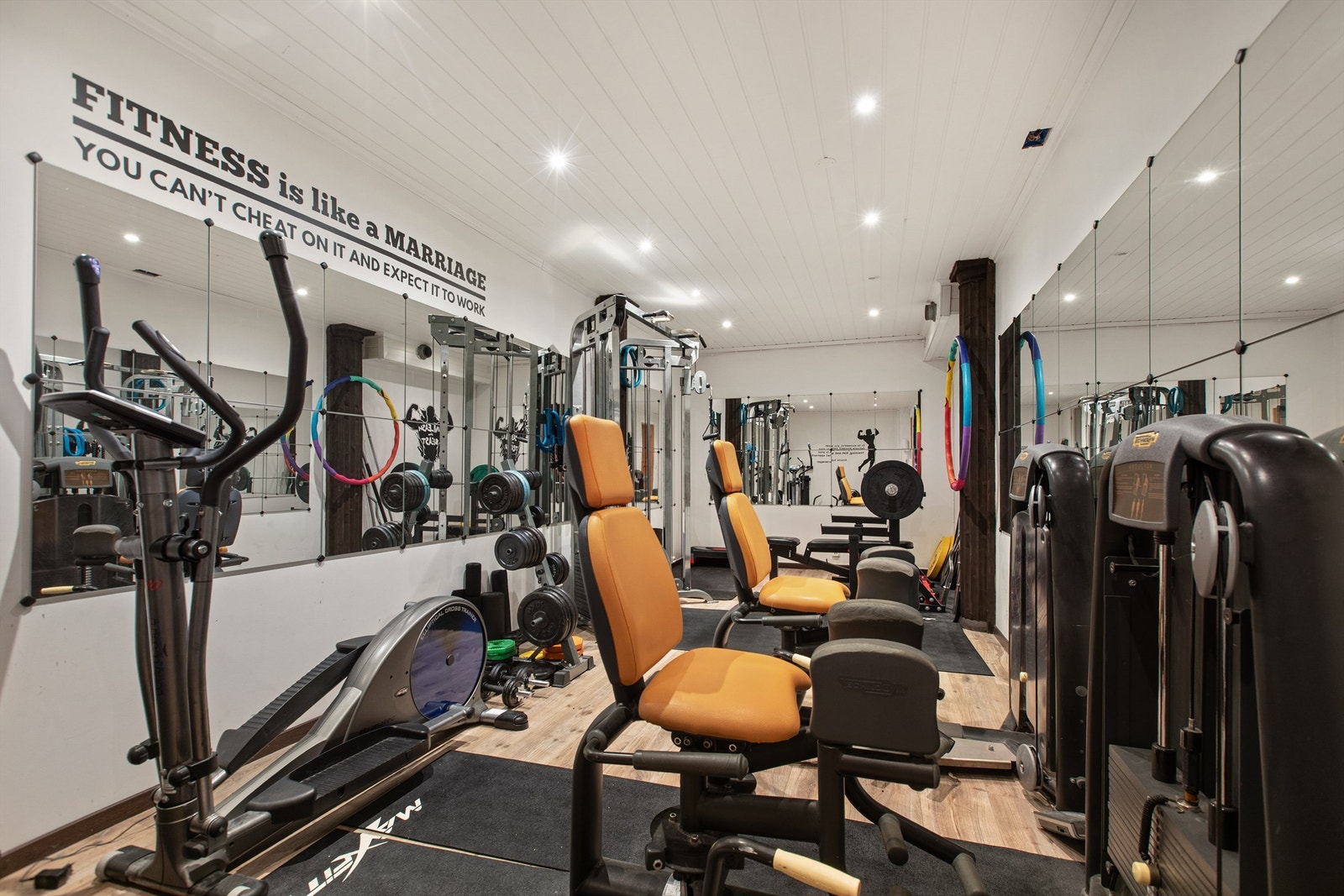Eget trimrom i kjelleren gir mulighet for trening hjemme. Galleribilde