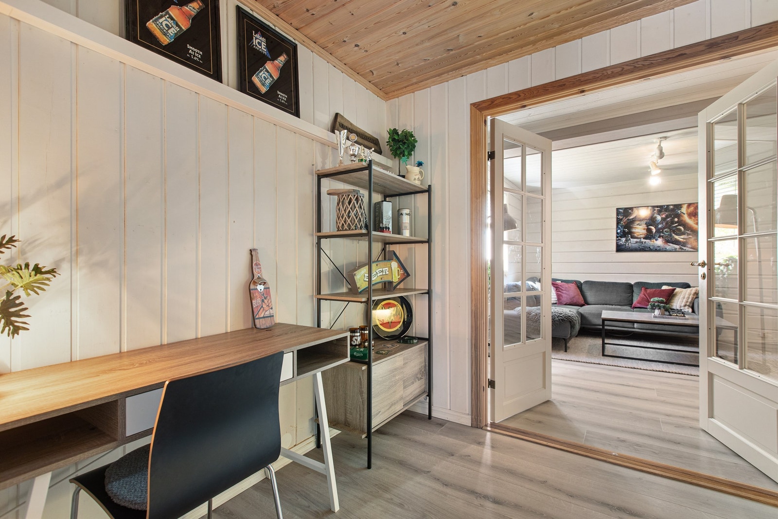 Innredet rom i tilknytning til kjellerstuen, perfekt som hjemmekontor. Galleribilde
