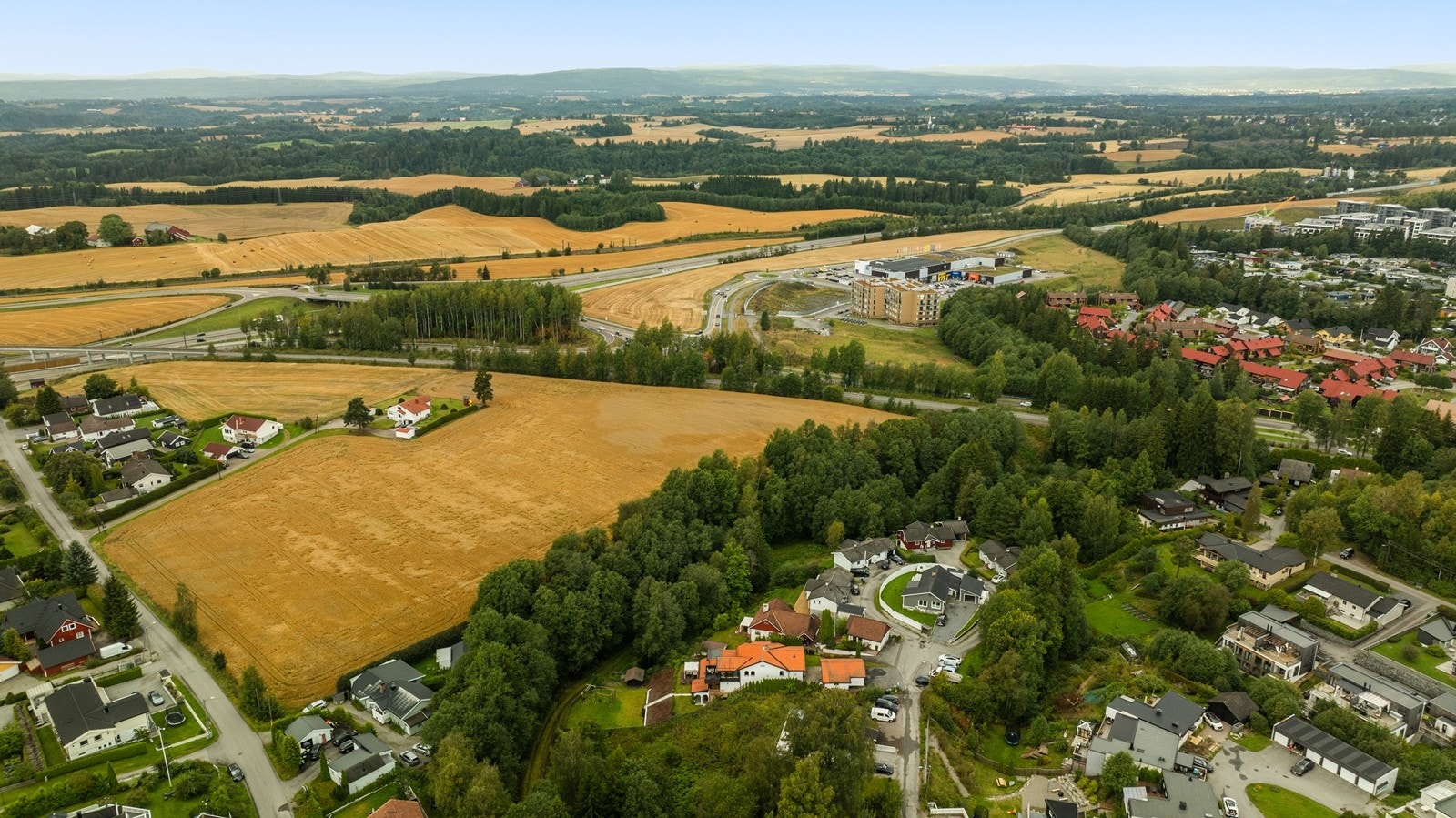 Nærhet til Jessheim sentrum med alle servicetilbud, inkludert Jessheim Storsenter. Galleribilde