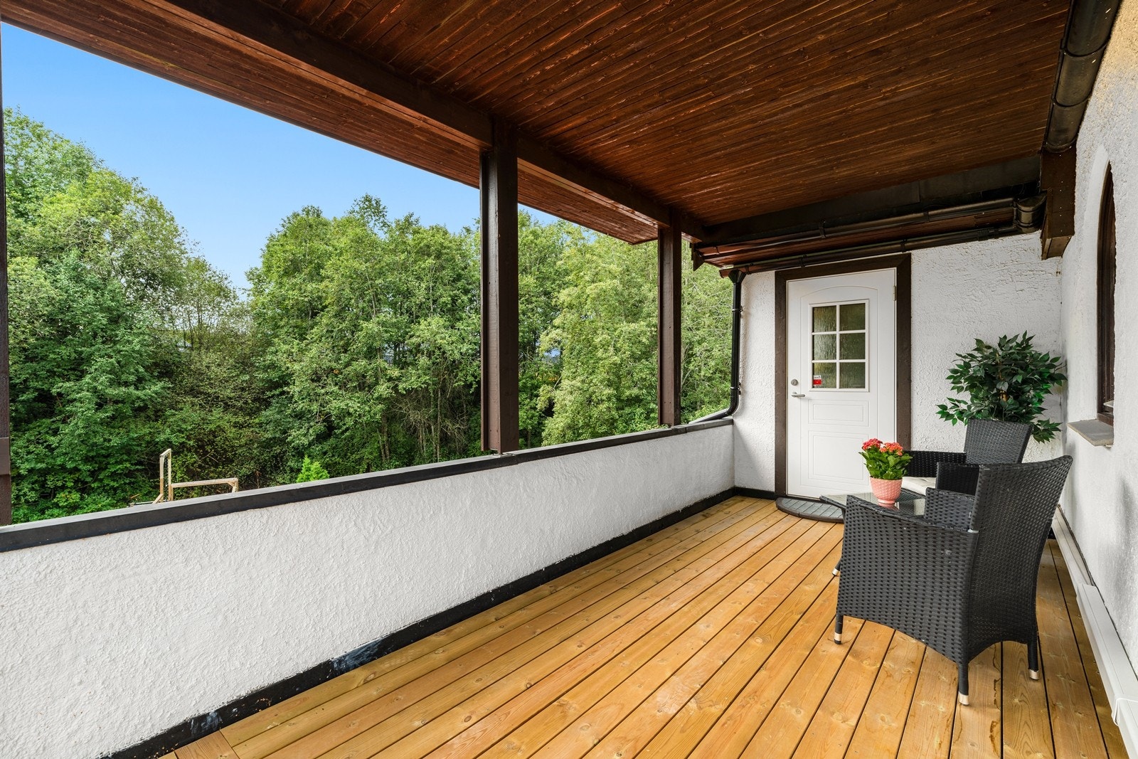 Overbygget terrasse med utgang fra mellometasjen. Galleribilde