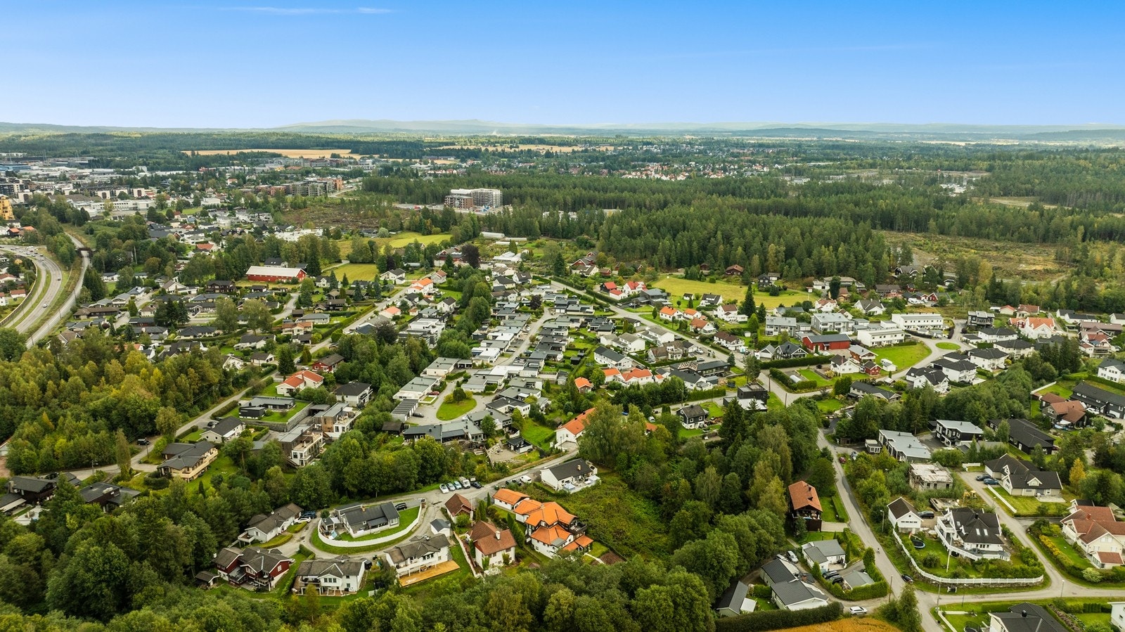 Området består hovedsakelig av eneboliger og har nærhet til grøntområder. Galleribilde