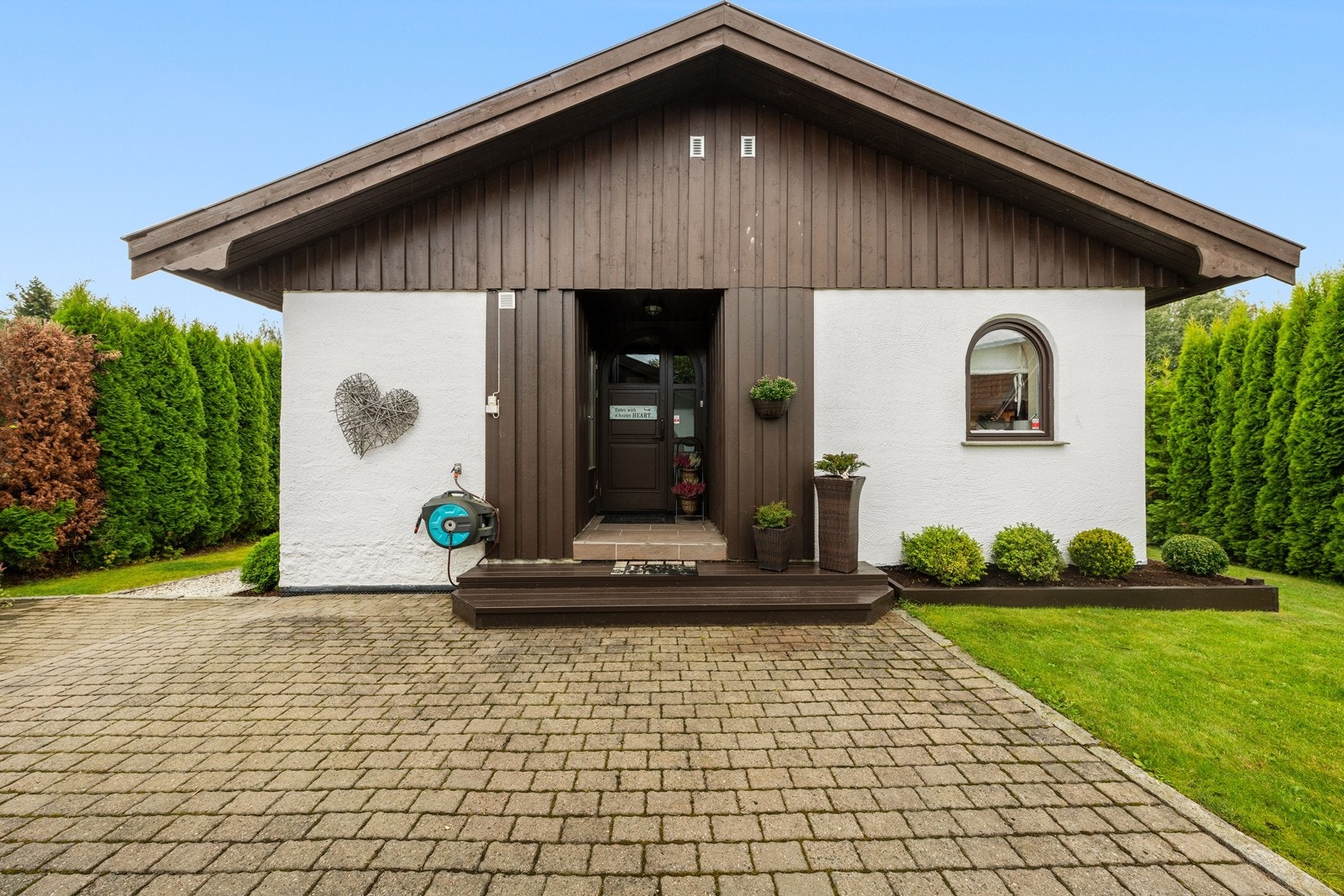 Velkommen til en velholdt og innholdsrik enebolig. Galleribilde