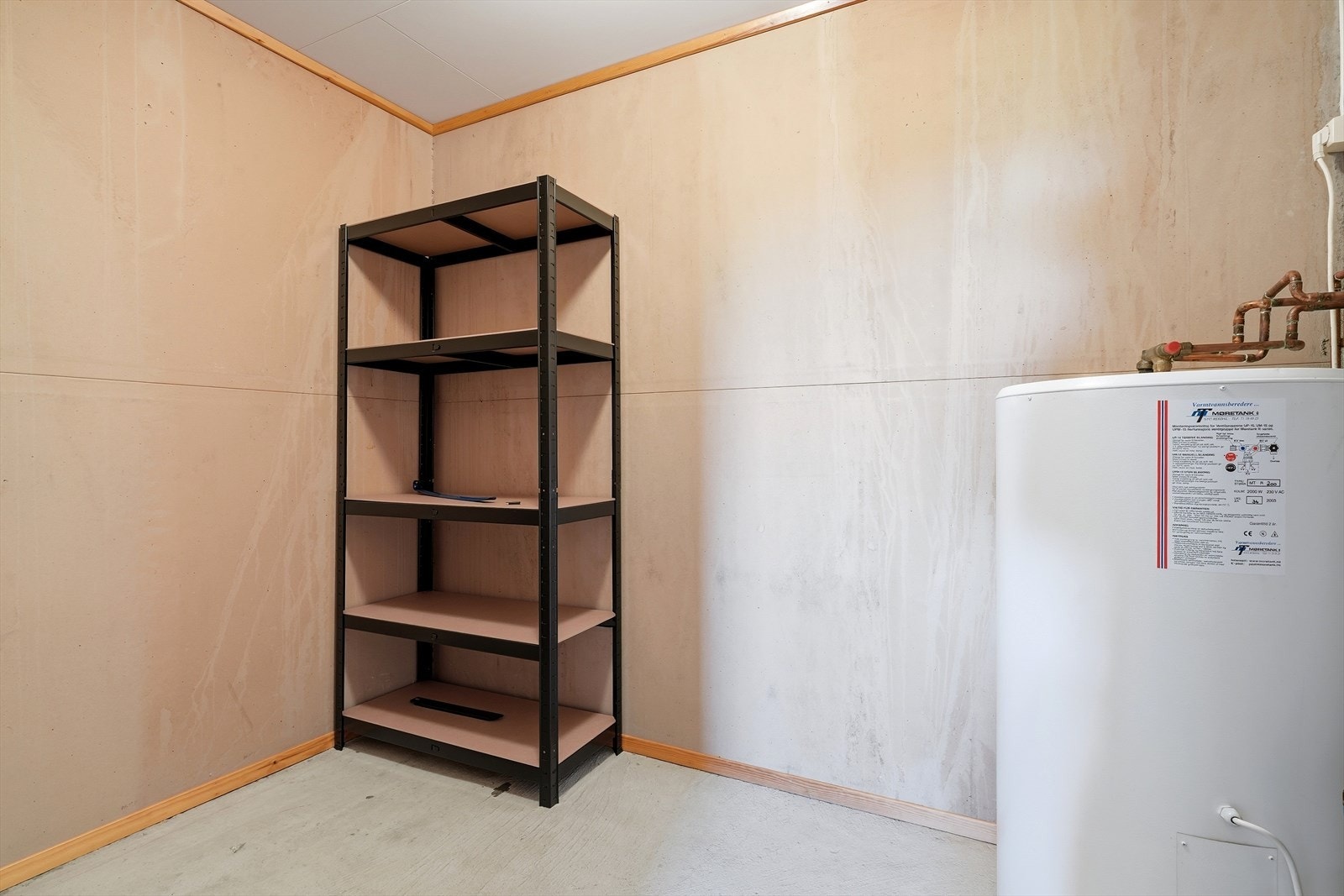Boligen har to boder for lagring i underetasjen. Galleribilde