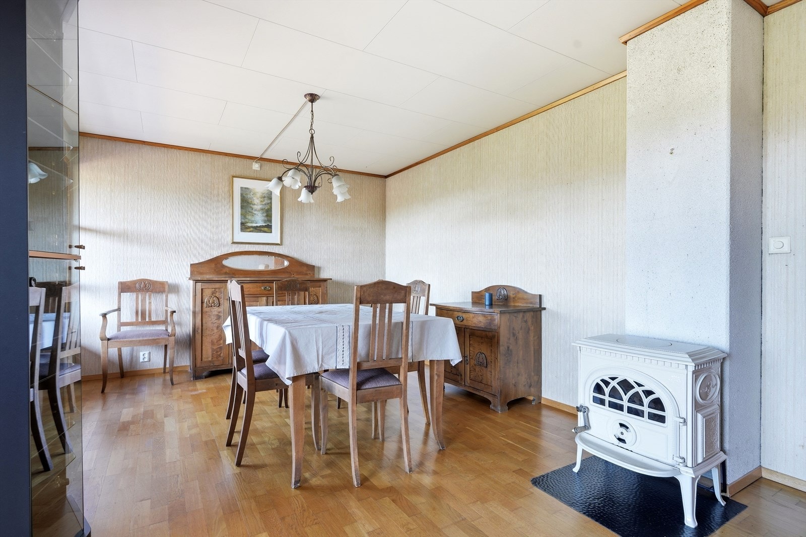Et ildsted i stuen gir en lun og god varme på kjølige dager. Galleribilde