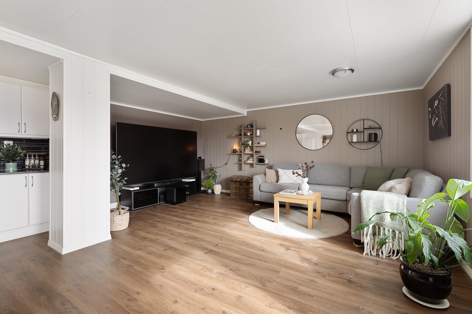 Romslig leilighet på 80 kvm med terrasse, god lagringsplass og kort vei til det meste. Galleribilde