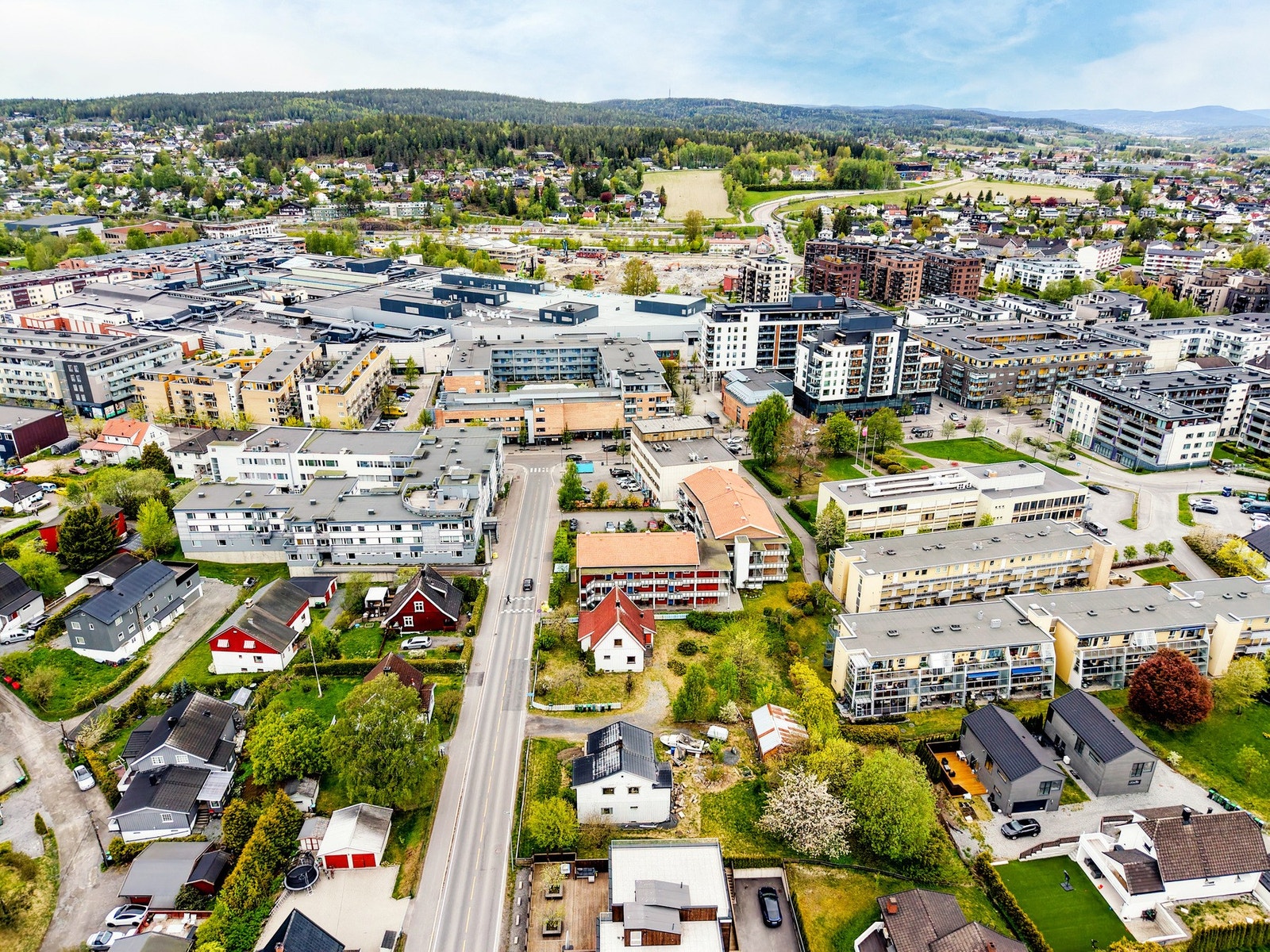 Det er også gode bussforbindelser i området, samt enkel adkomst til hovedveinettet for deg som pendler med bil. Galleribilde