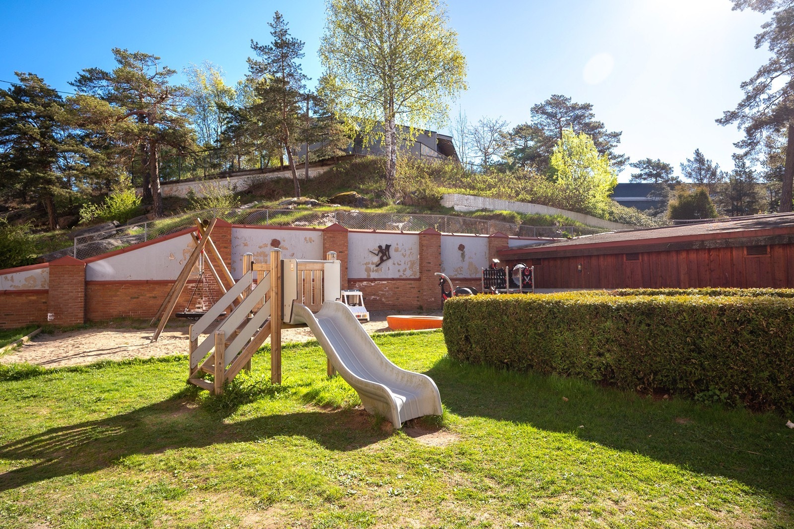 Slalåmbakken ligger omgitt av naturområder med kort avstand til Moss sentrum, fjord, sjø og skog, samt hyggelige fellesområder for barn og voksne. Galleribilde