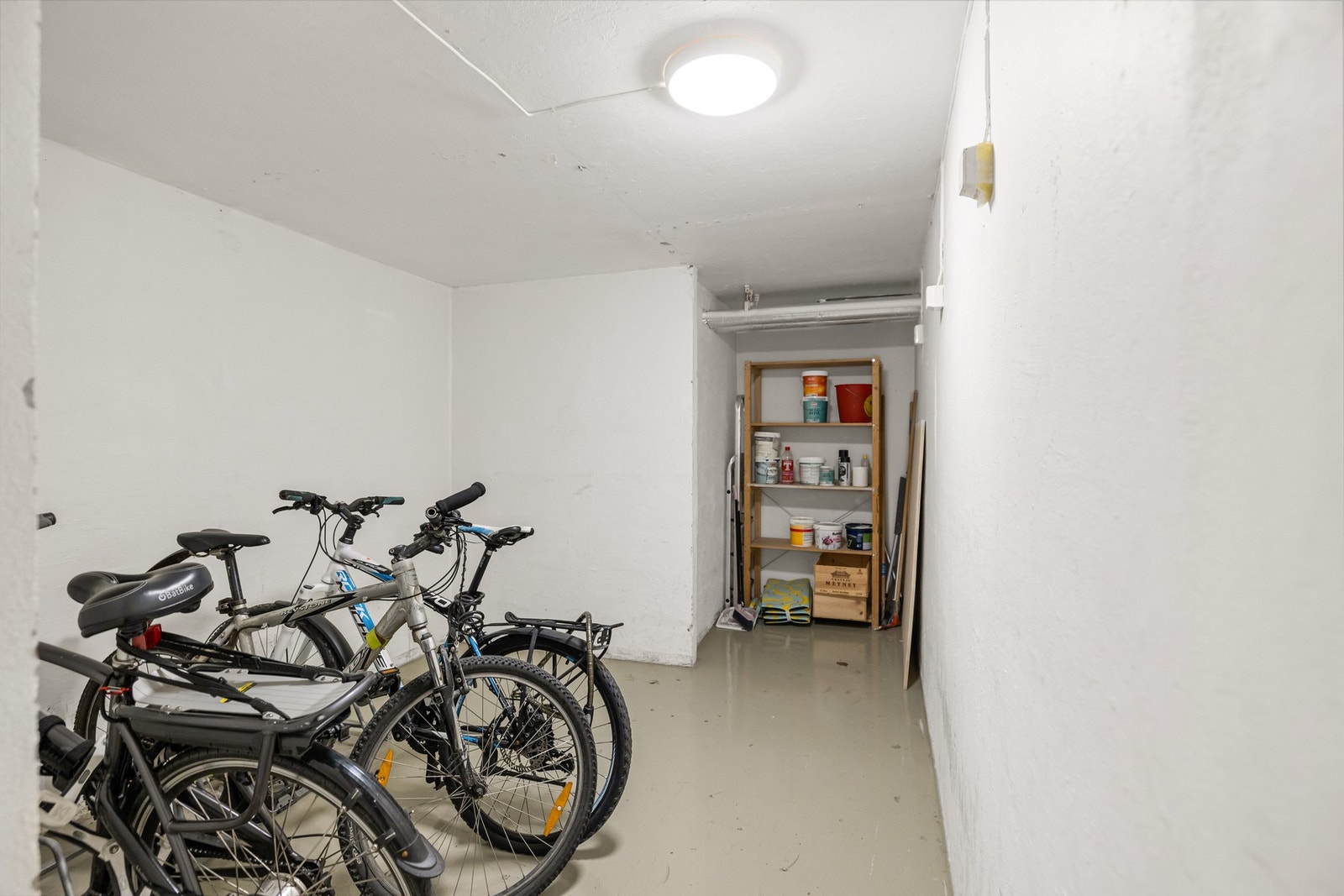 Fellesområde til blant annet sykkelparkering Galleribilde