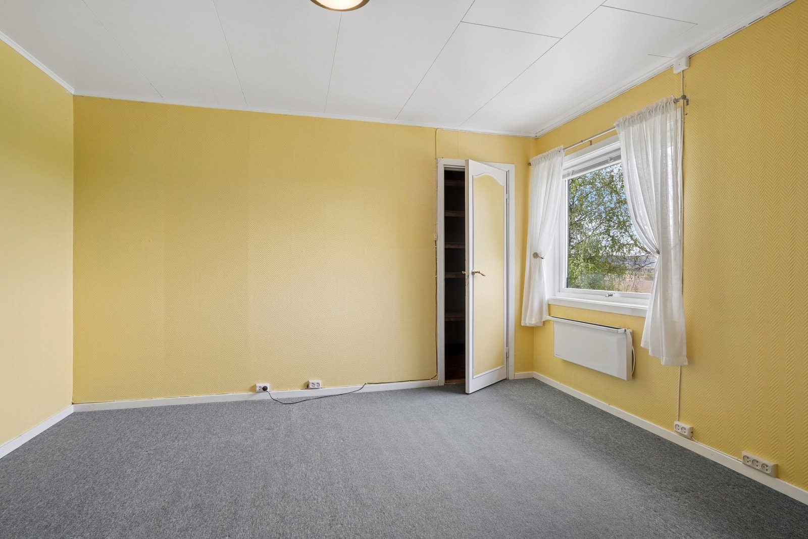 Boligens tredje soverom har egen bod til oppbevaring. Galleribilde