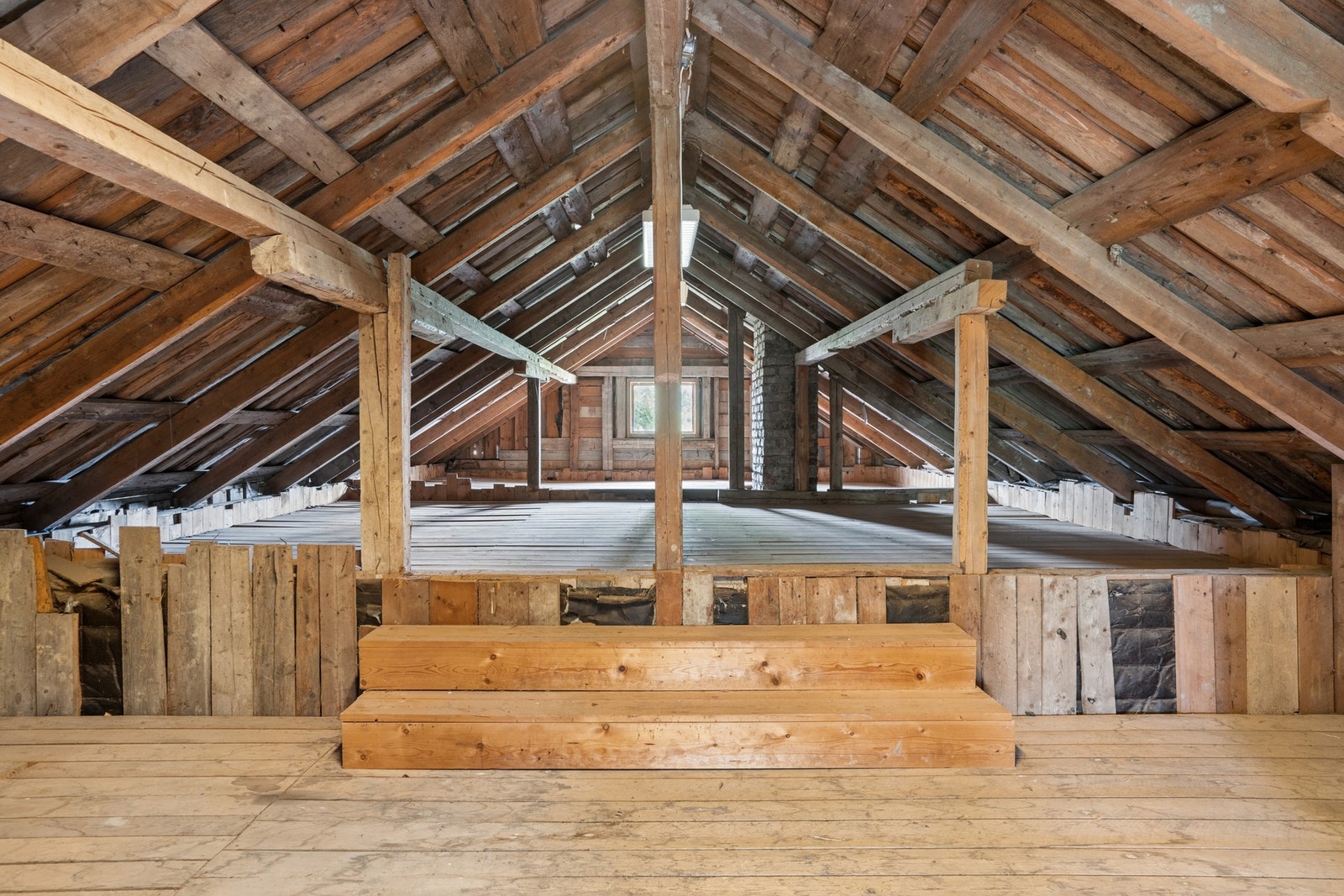 Garasje/uthus. Galleribilde