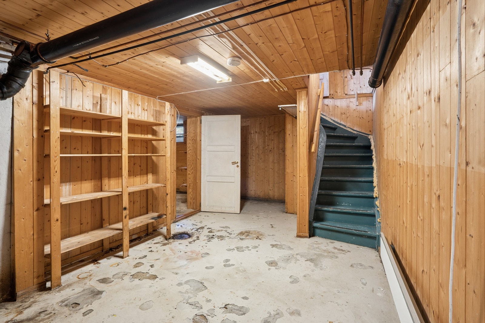 Kjeller med gode oppbevaringsmuligheter. Galleribilde