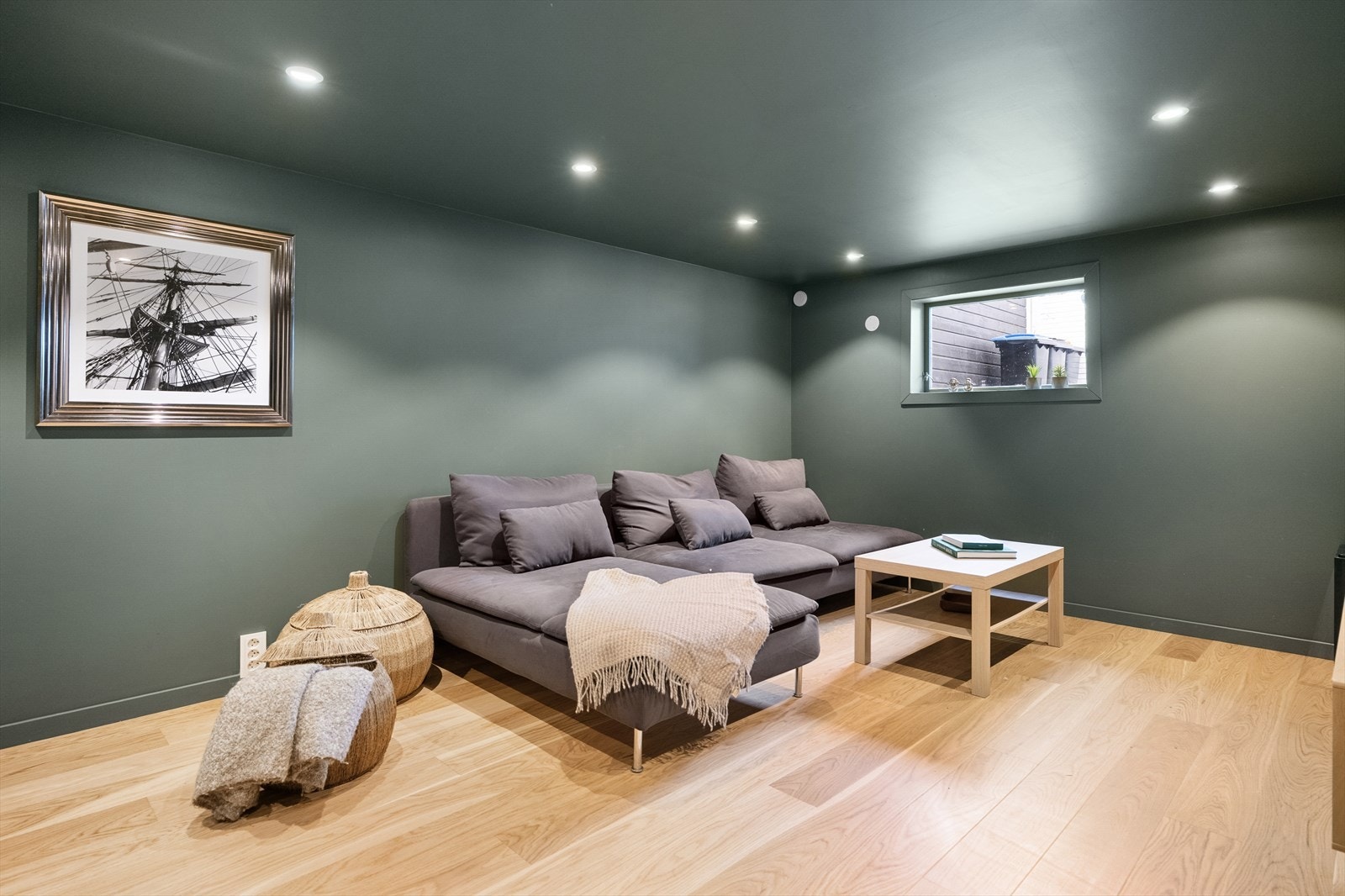Her er det god plass til sofagruppe og ellers ønsket møblement. Galleribilde