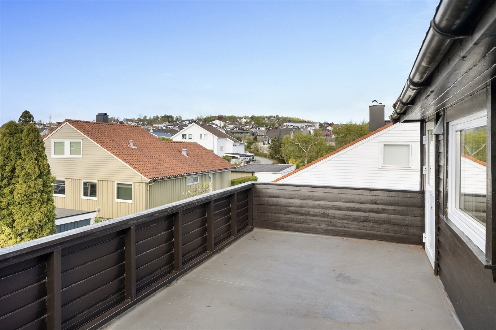 Det er totalt to balkonger i 2. etasje som måler til sammen 22 m². Galleribilde
