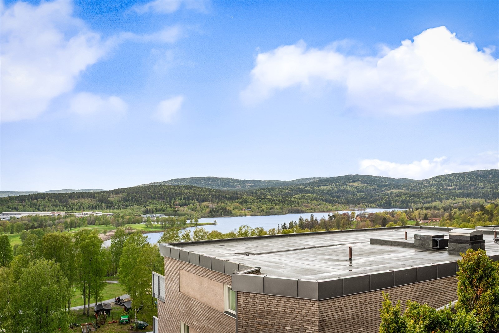 Utsikt mot Bogstadvannet . Galleribilde