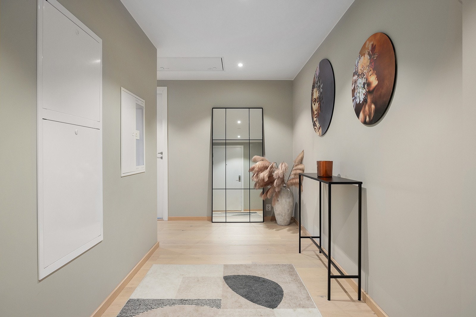 Her ønskes du velkommen inn i en flott entré. Galleribilde