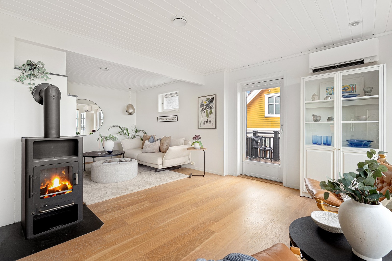 Fra stuen har du utgang til terrassen. Galleribilde