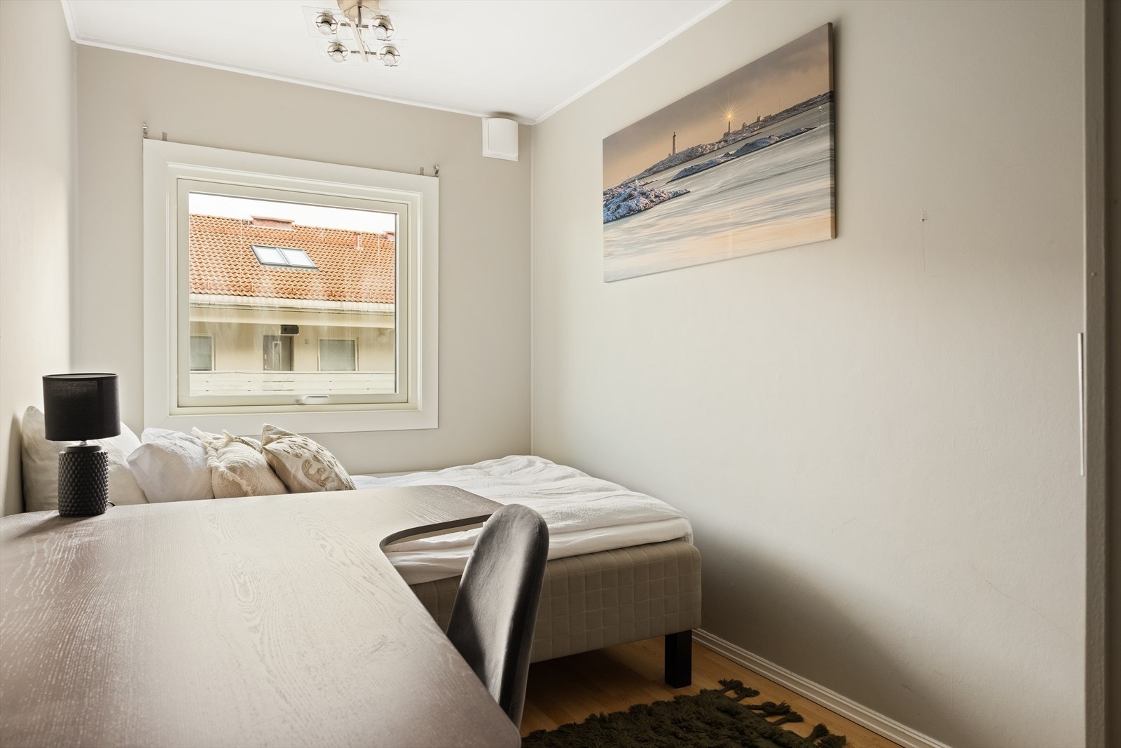 - Soverom 2 passer perfekt som barnerom, gjesterom eller kontor eksempelvis - Galleribilde